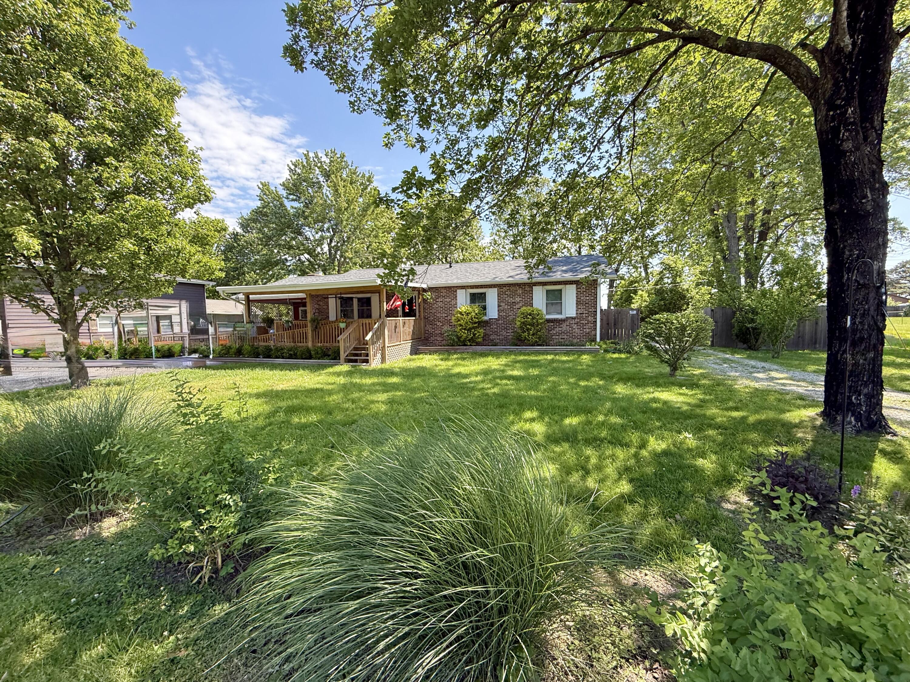 Photo 2 - Residential for sale – 1126 E Crest Drive  Houston, MO