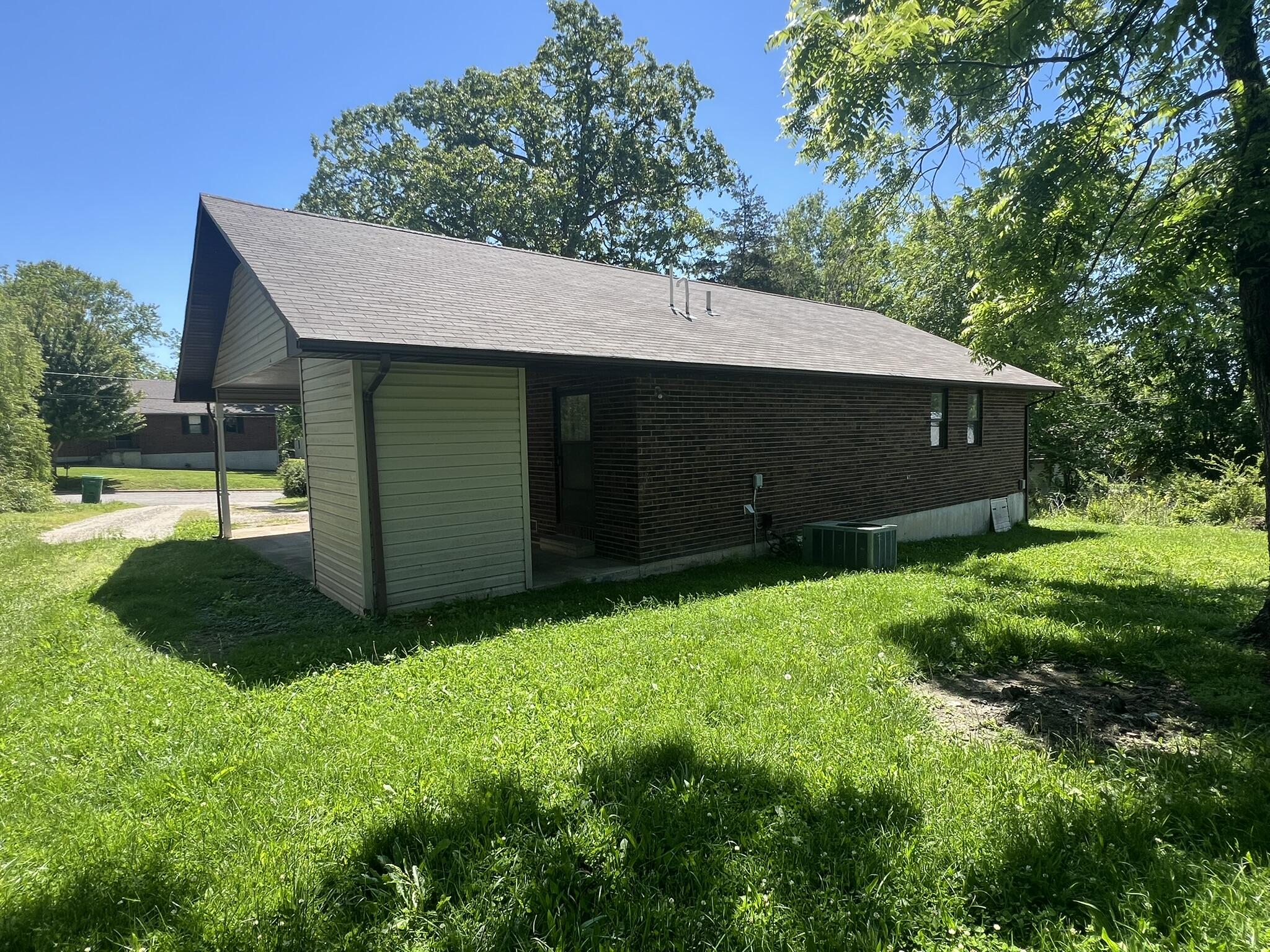 Photo 3 - Residential for sale – 505 N Grand Street  Willow Springs, MO