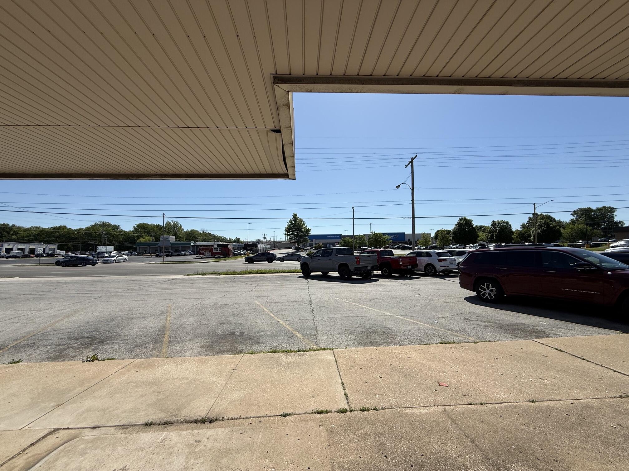 Photo 5 - Commercial Lease for sale – 1327 S Glenstone Avenue  Springfield, MO