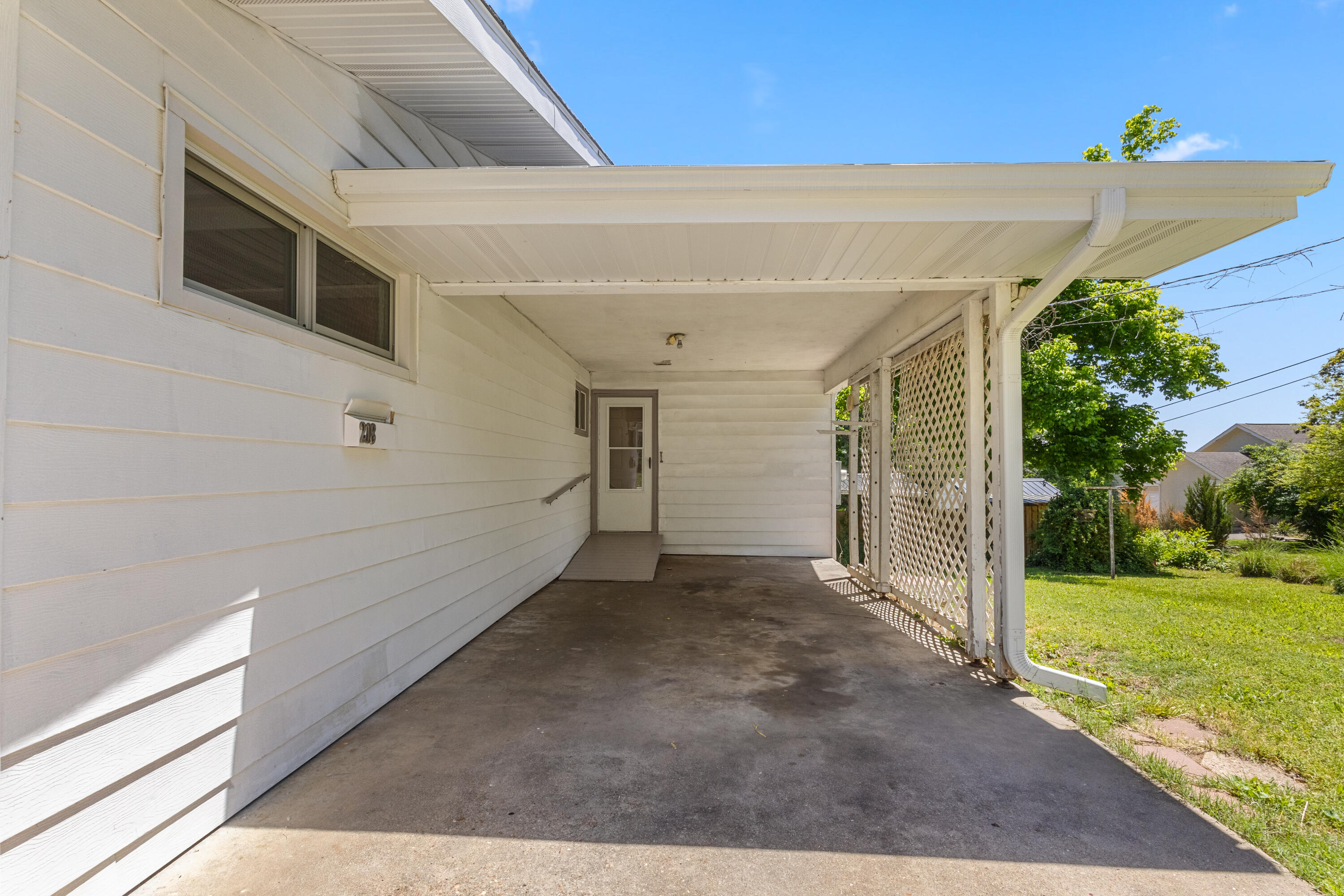 Photo 2 - Residential for sale – 218 N 4th Street  Branson, MO