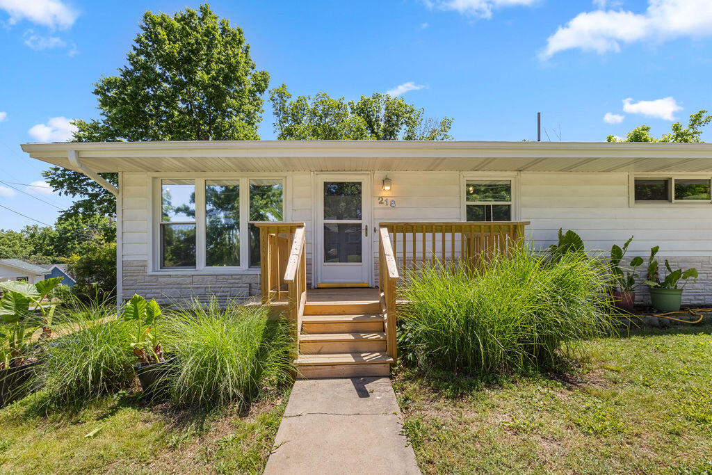 Photo 4 - Residential for sale – 218 N 4th Street  Branson, MO