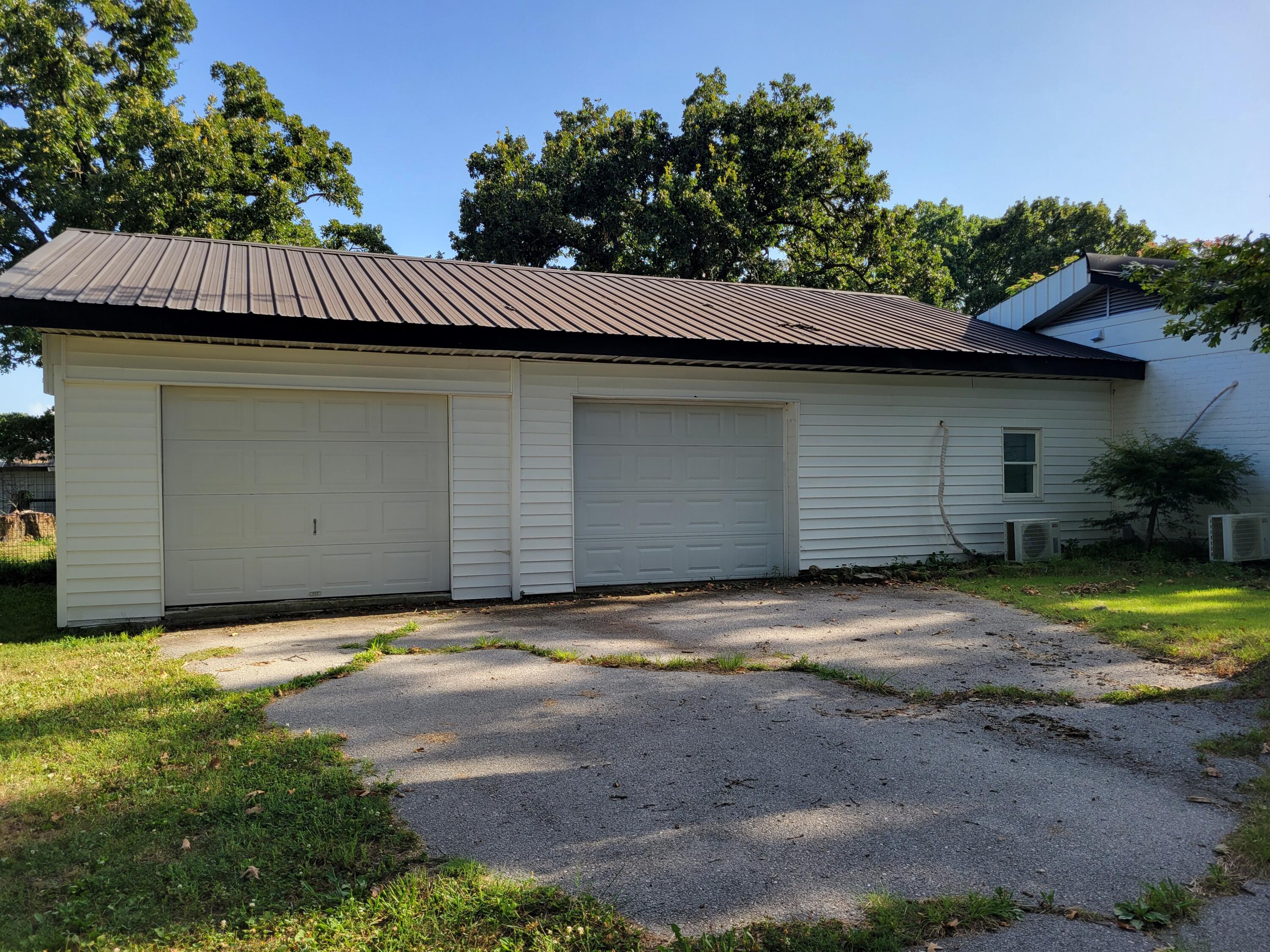 Photo 3 - Residential for sale – 17909  Locust Road  Neosho, MO