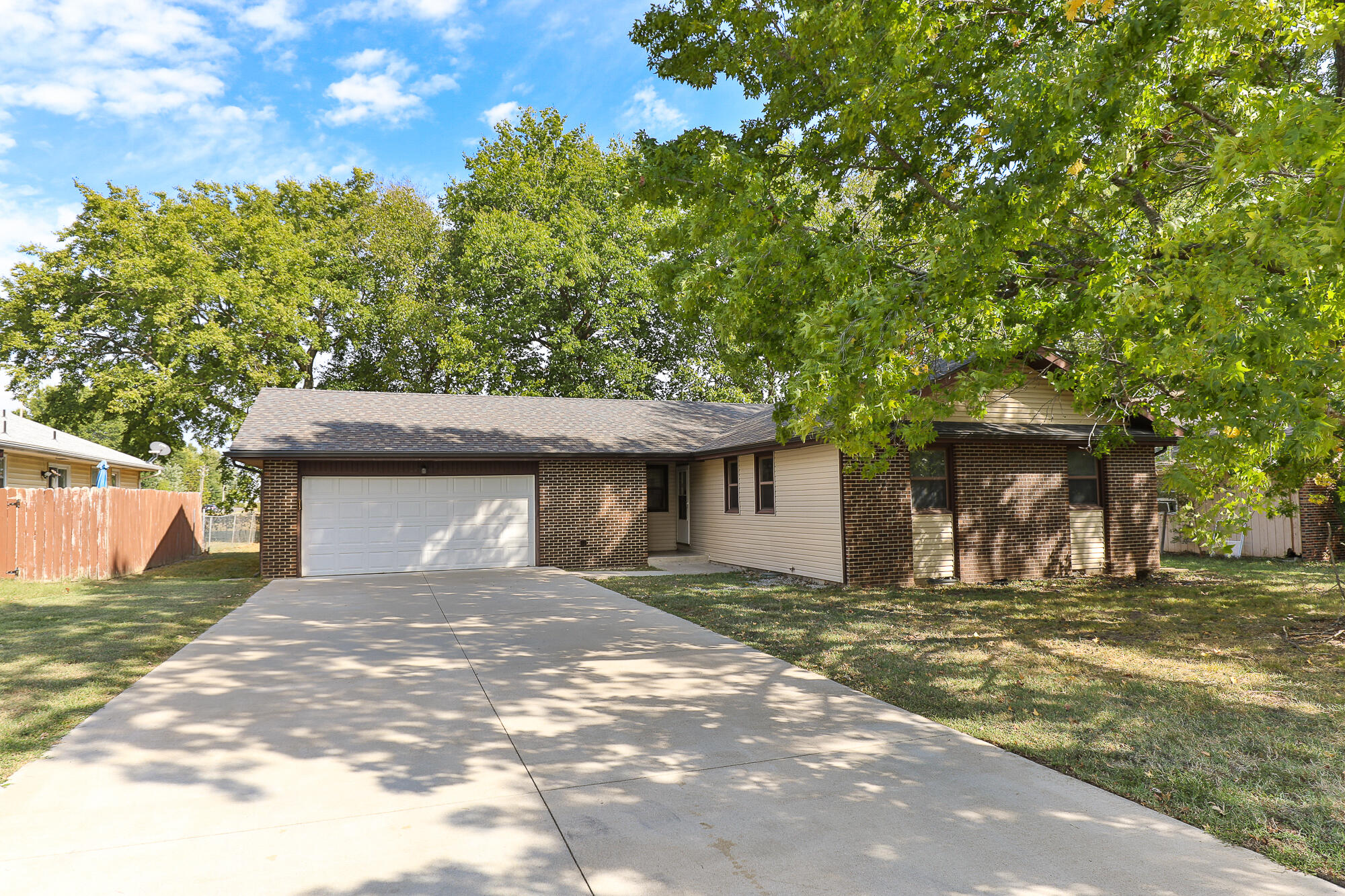 Photo 2 - Residential for sale – 2117 W Northwood Street  Bolivar, MO
