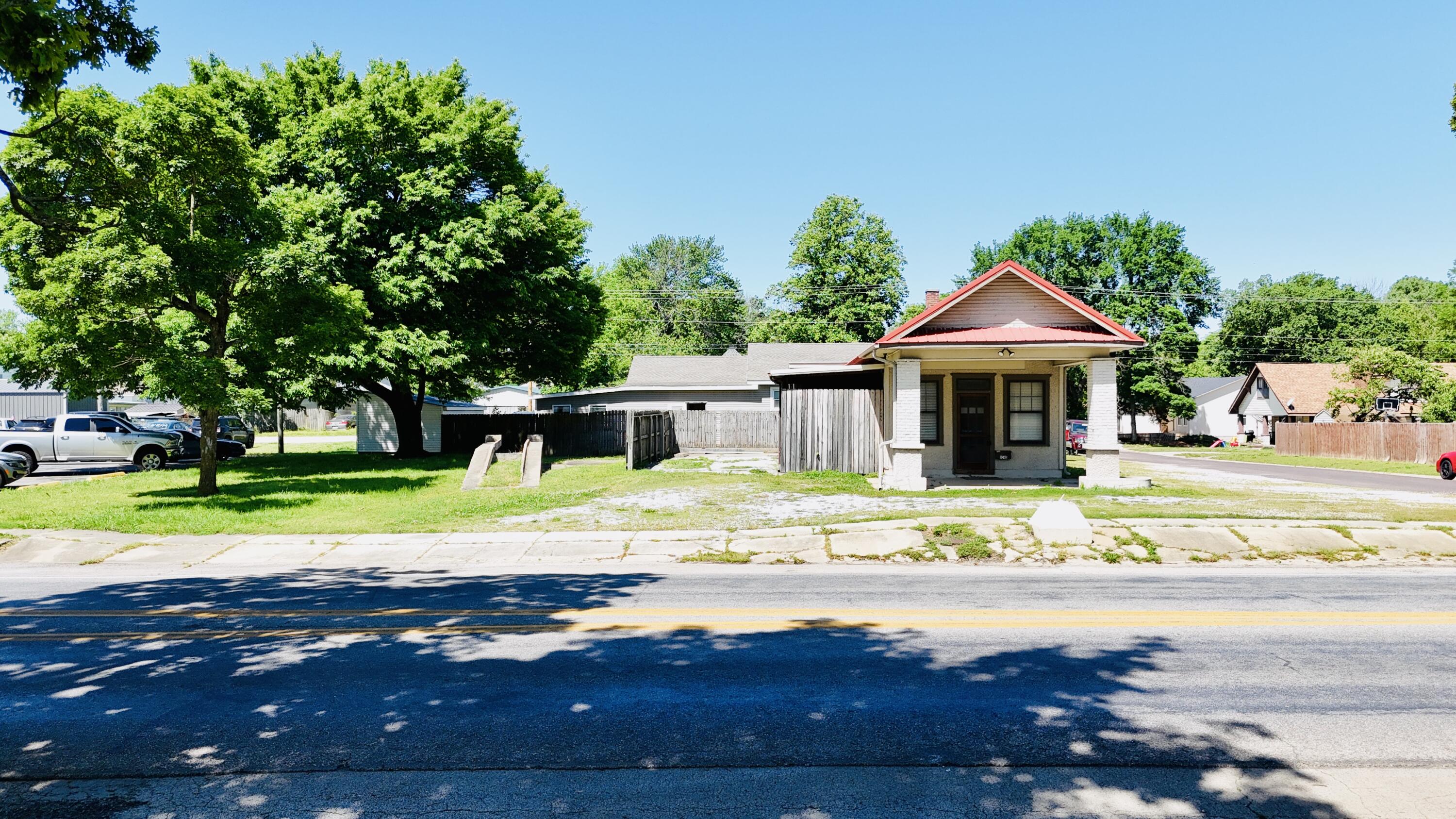 Photo 2 - Commercial Sale for sale – 1010 N Central Avenue  Monett, MO