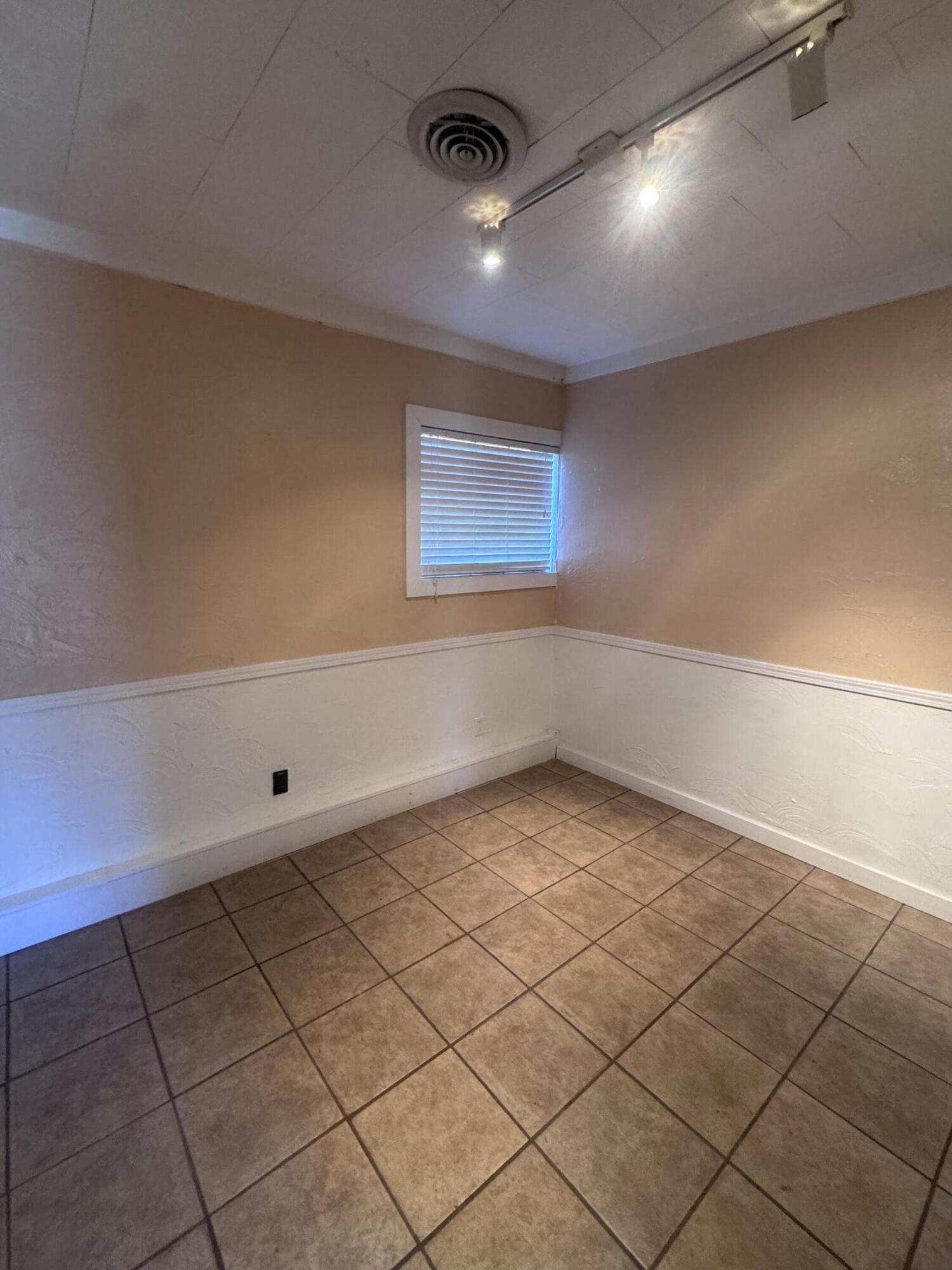 Photo 15 - Commercial Sale for sale – 729 S Neosho Boulevard  Neosho, MO
