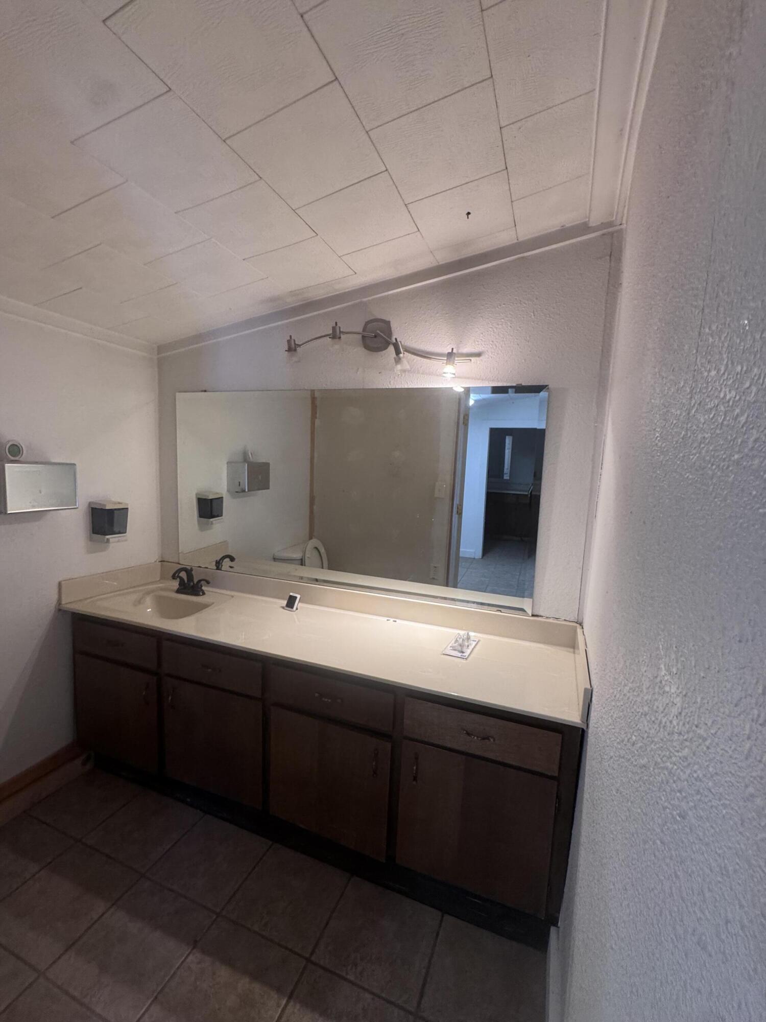 Photo 12 - Commercial Sale for sale – 729 S Neosho Boulevard  Neosho, MO