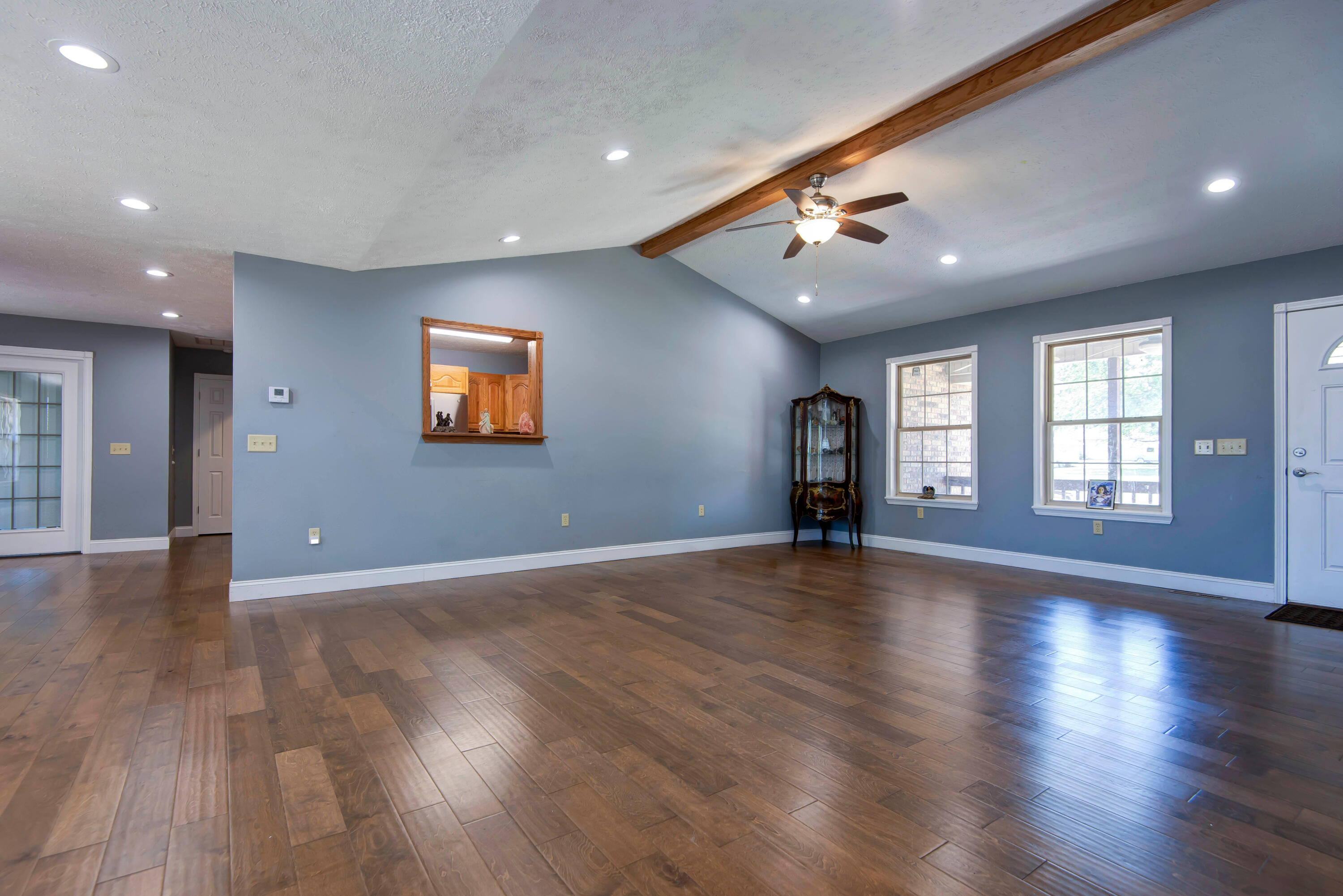 Photo 4 - Residential for sale – 1740 S Village Lane  Bolivar, MO