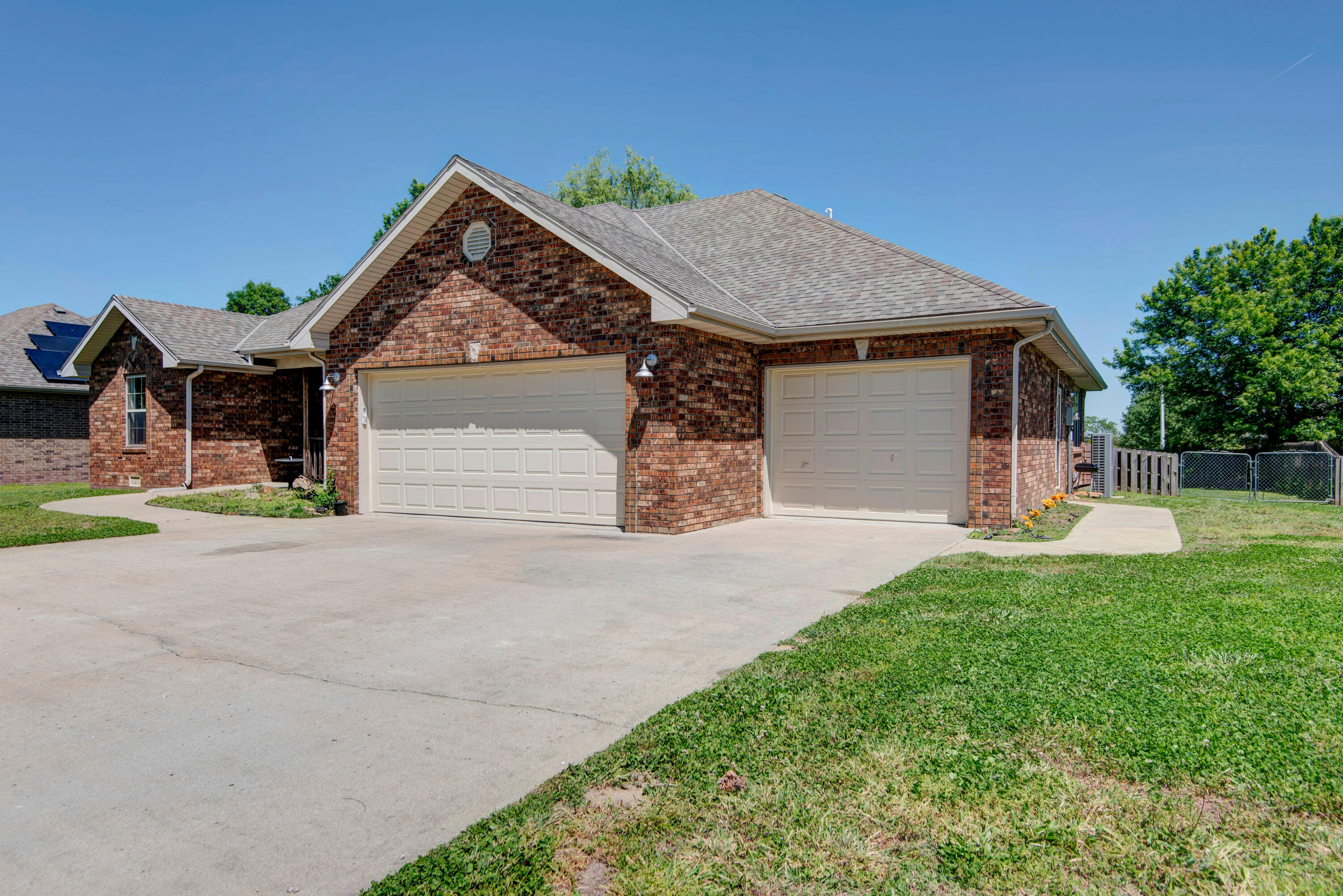 Photo 2 - Residential for sale – 1740 S Village Lane  Bolivar, MO