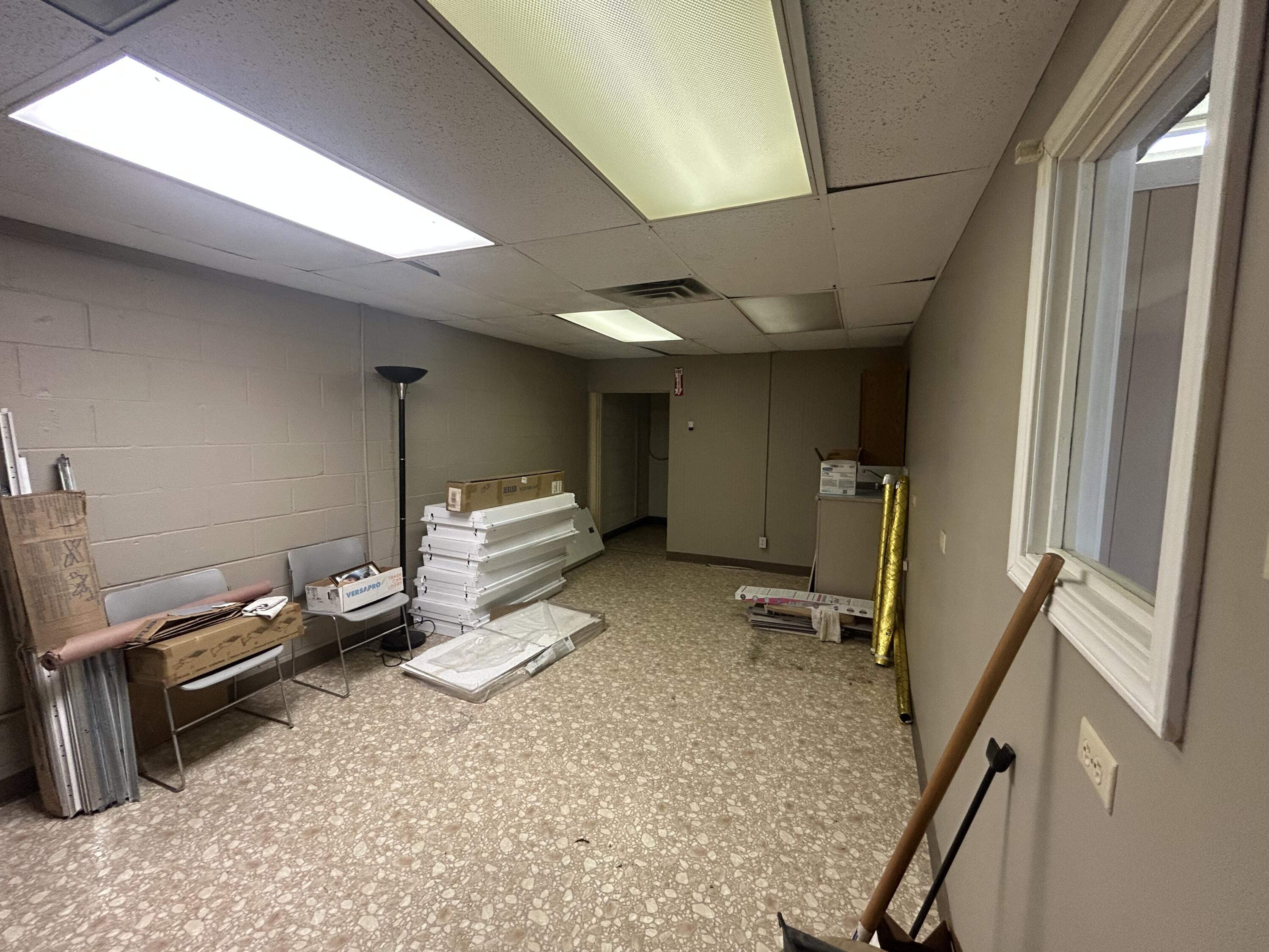 Photo 2 - Commercial Lease for sale – 1877 W Broadway   Bolivar, MO