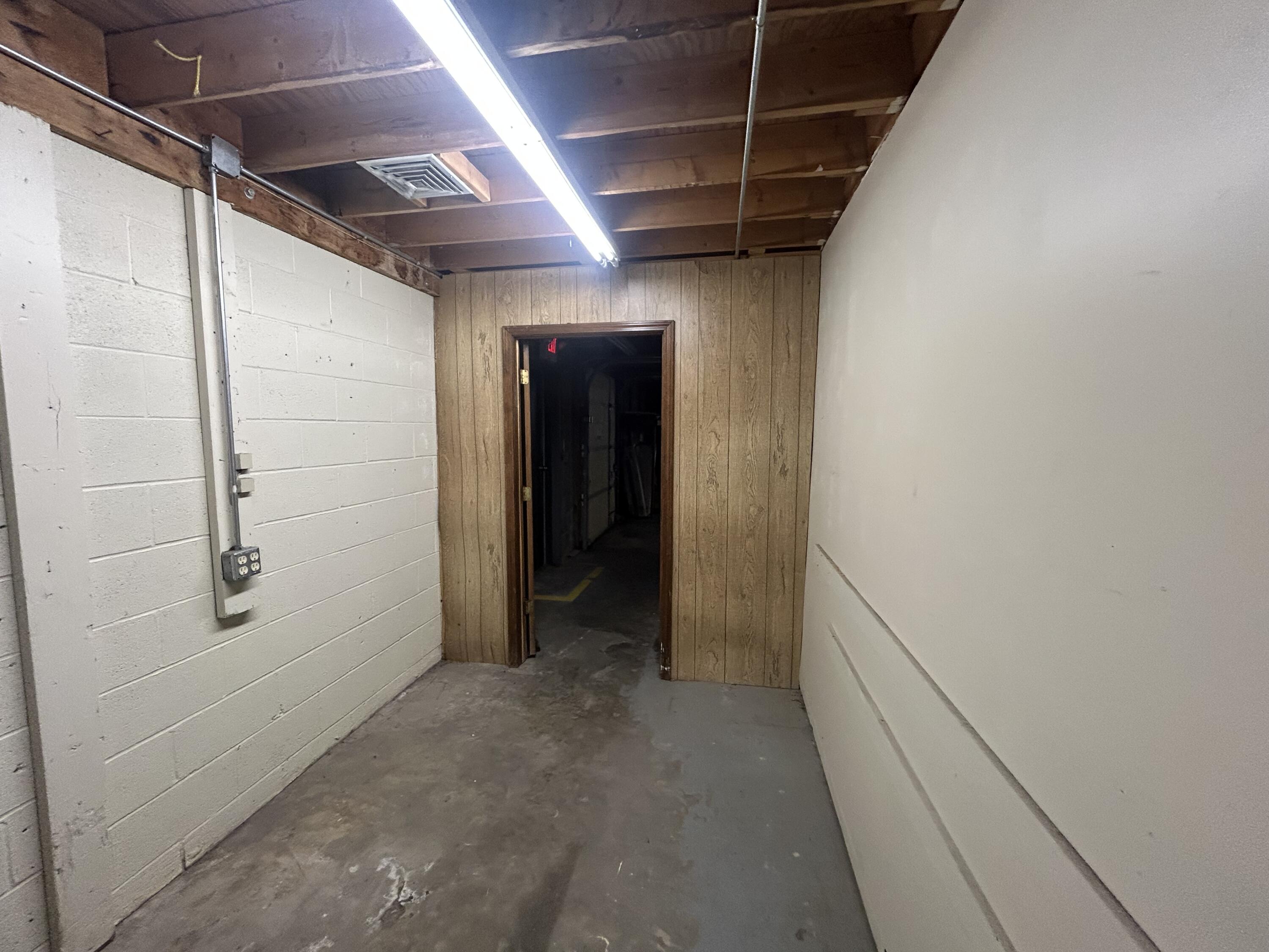Photo 7 - Commercial Lease for sale – 1877 W Broadway   Bolivar, MO