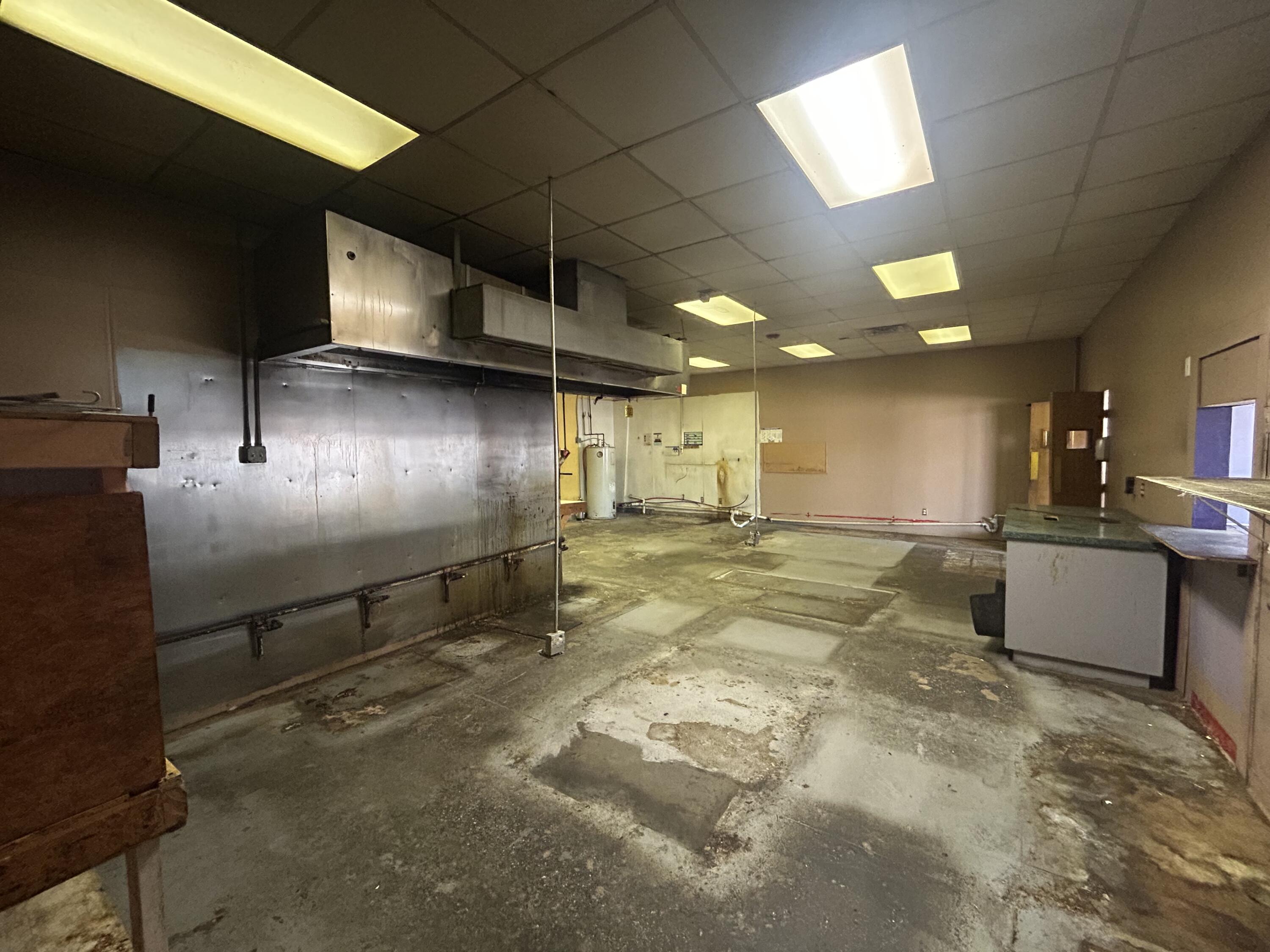 Photo 8 - Commercial Lease for sale – 1913 A W Broadway Street  Bolivar, MO