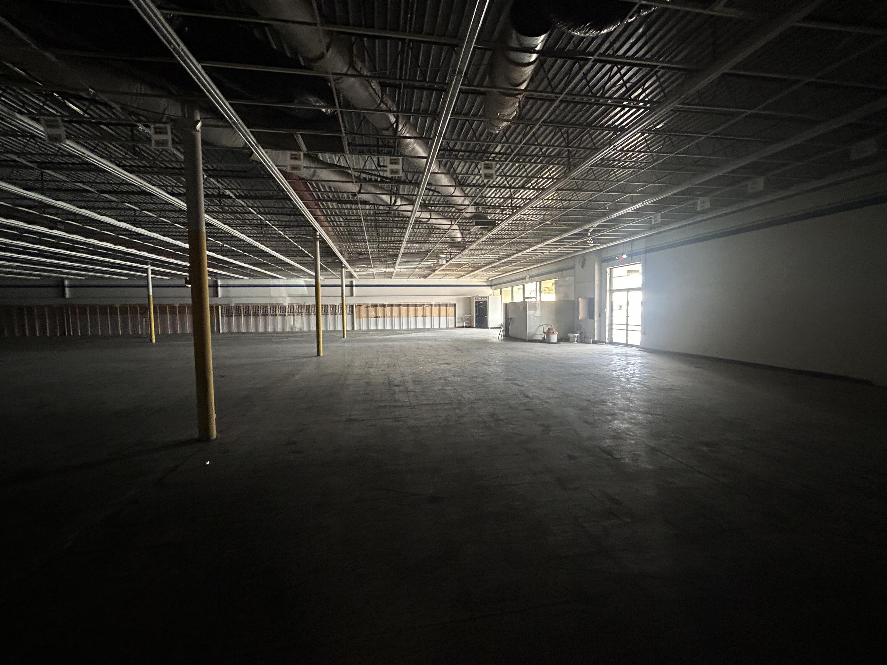 Photo 4 - Commercial Lease for sale – 1847 W Broadway Street  Bolivar, MO