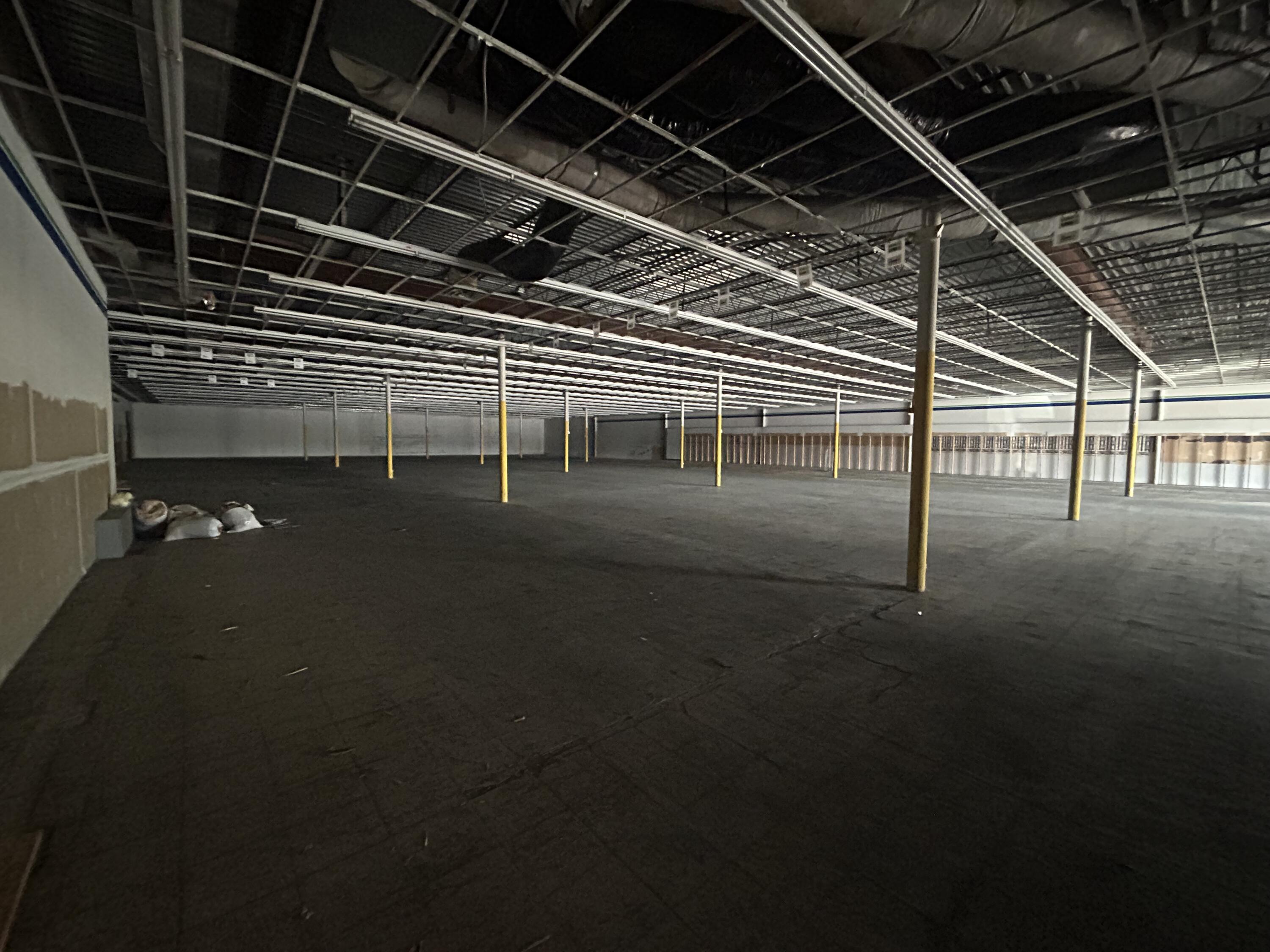 Photo 3 - Commercial Lease for sale – 1847 W Broadway Street  Bolivar, MO