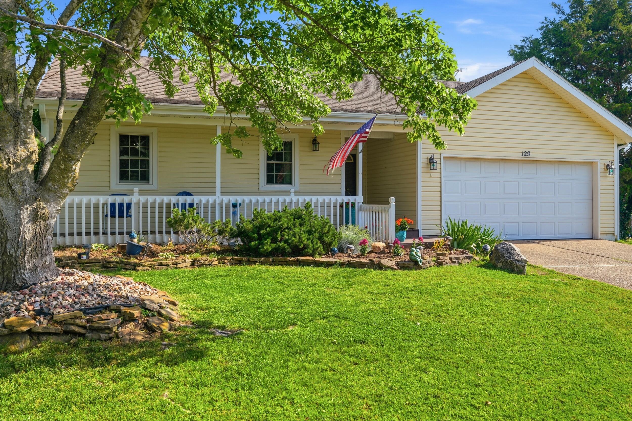 Photo 2 - Residential for sale – 129  Lancashire Drive   Branson, MO