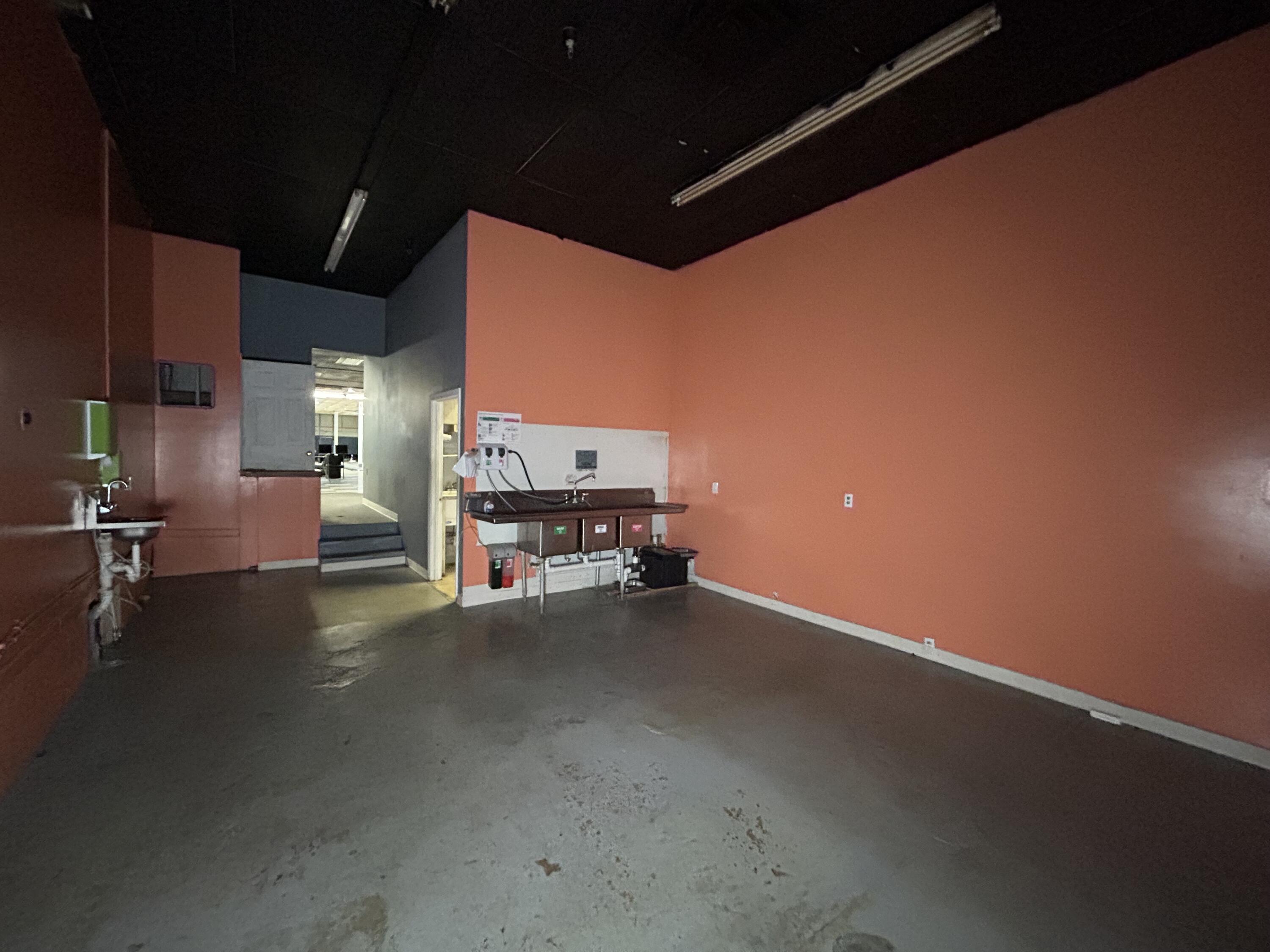 Photo 8 - Commercial Lease for sale – 1827 W Broadway Street  Bolivar, MO