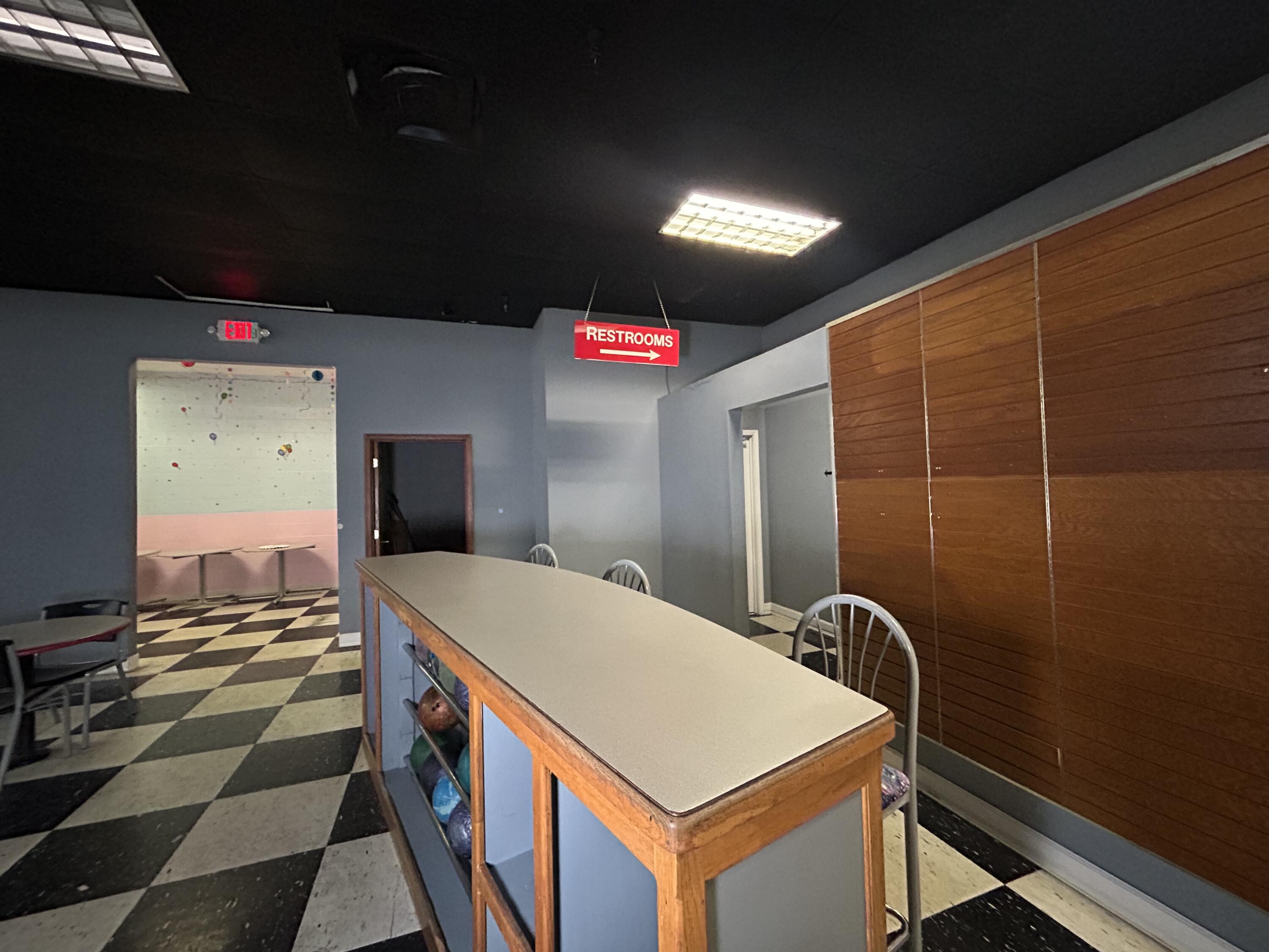 Photo 9 - Commercial Lease for sale – 1827 W Broadway Street  Bolivar, MO