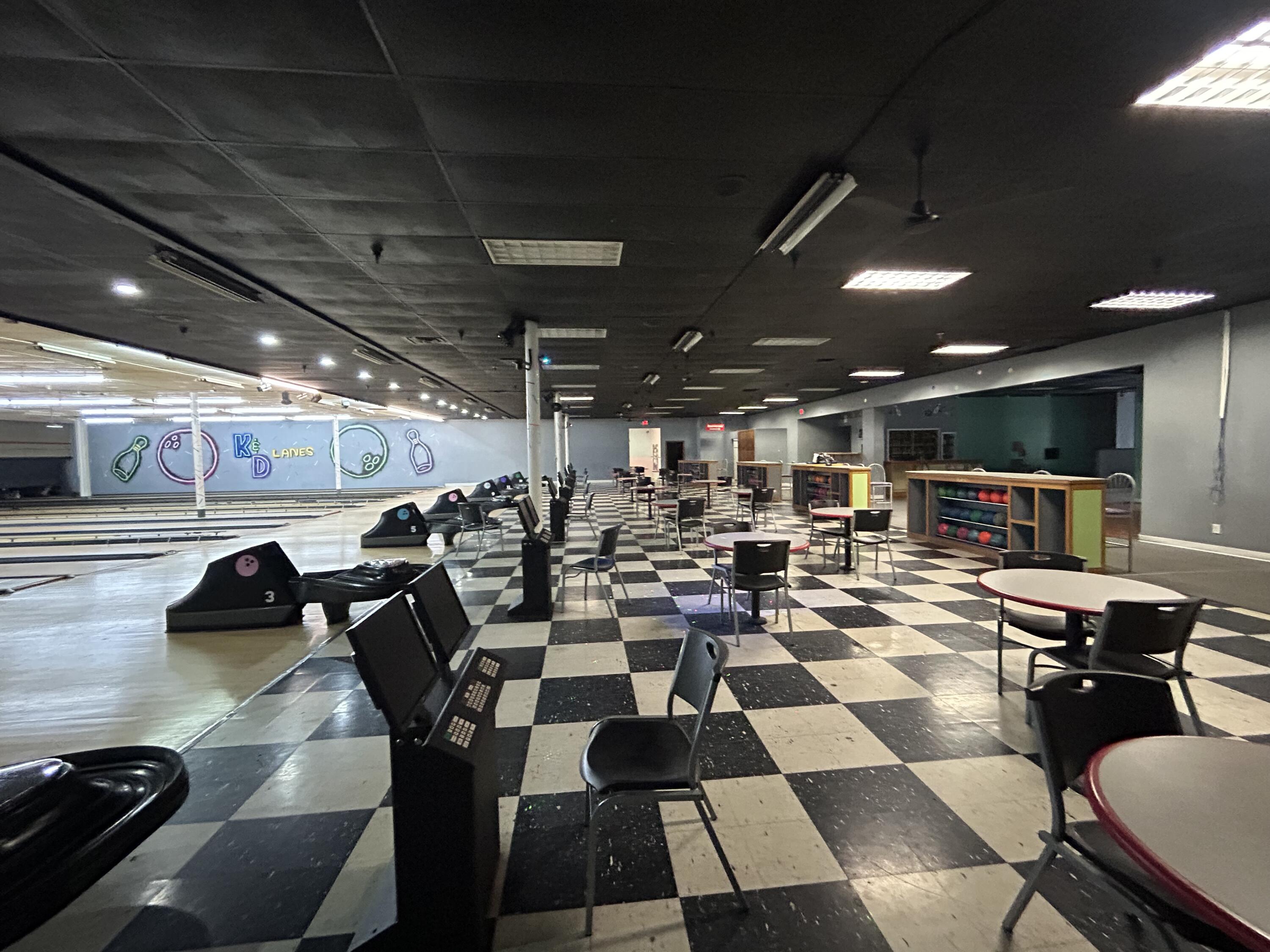 Photo 5 - Commercial Lease for sale – 1827 W Broadway Street  Bolivar, MO