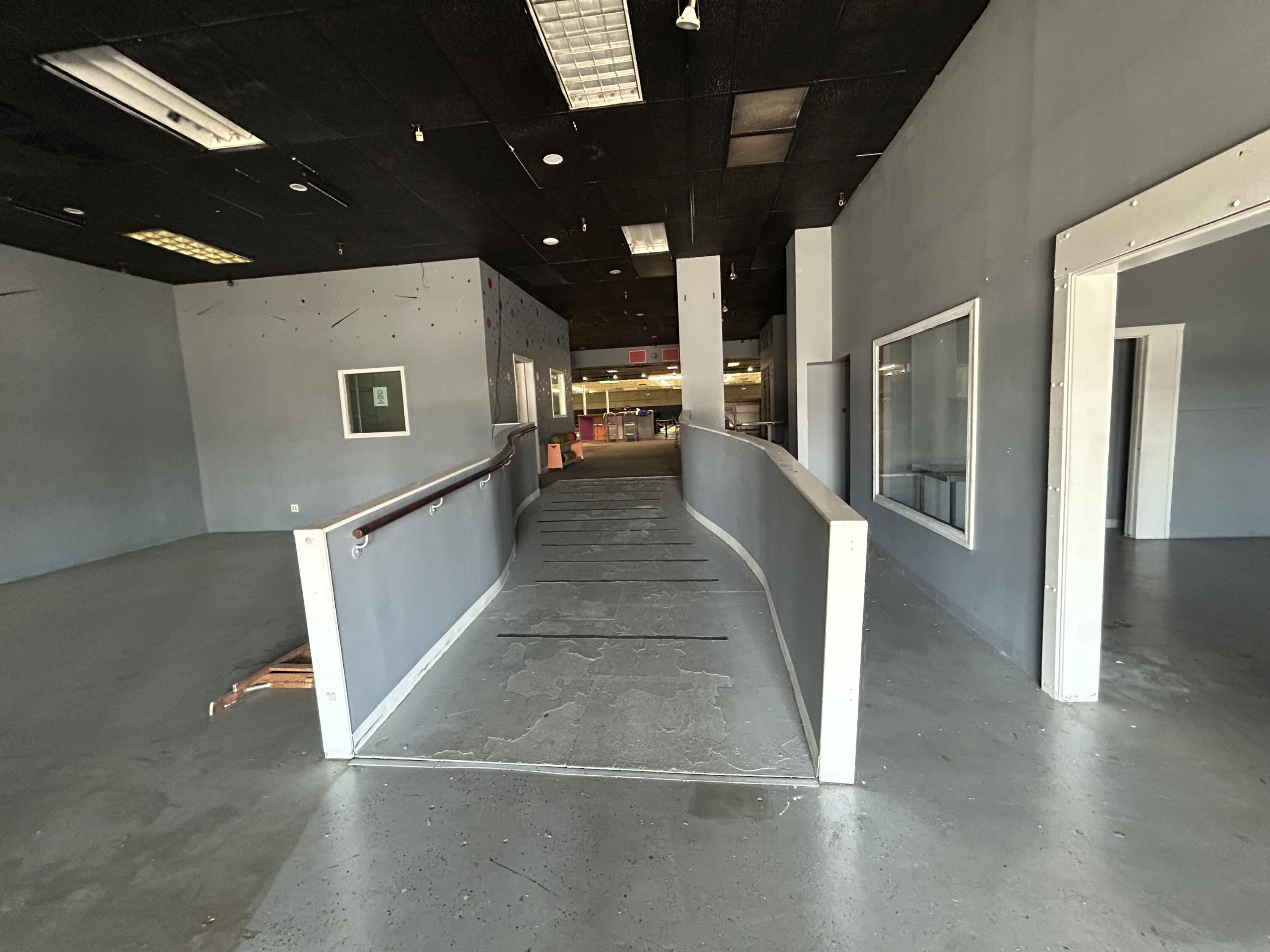 Photo 18 - Commercial Lease for sale – 1827 W Broadway Street  Bolivar, MO