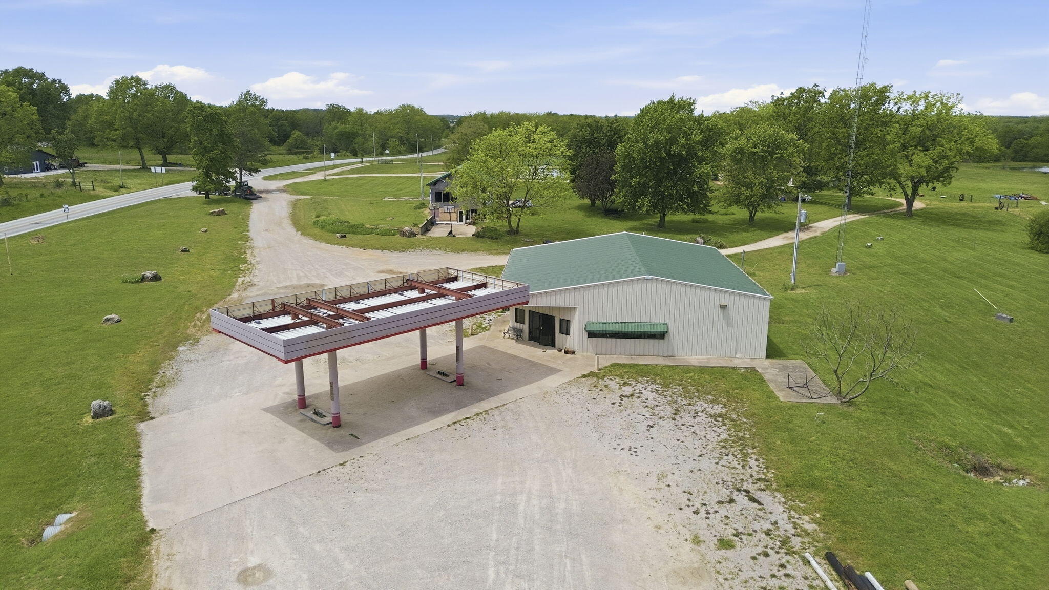 Photo 2 - Residential for sale – 11901  State Highway 32   Lebanon, MO