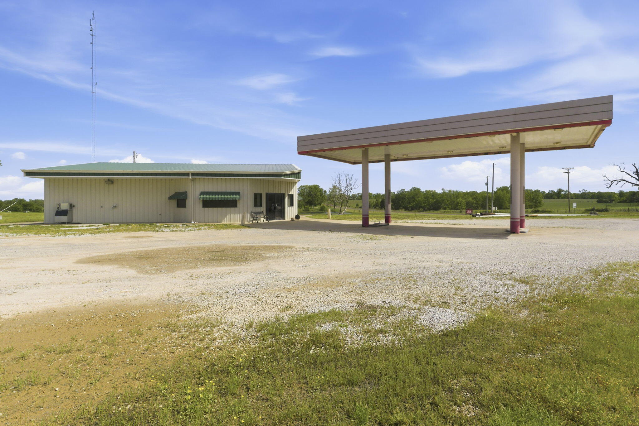 Photo 10 - Residential for sale – 11901  State Highway 32   Lebanon, MO