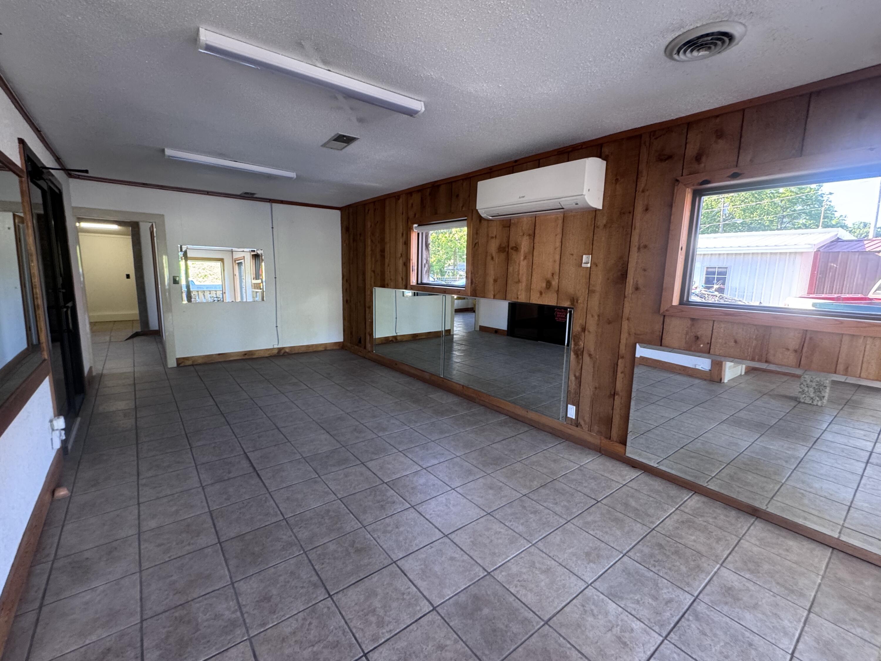 Photo 8 - Commercial Sale for sale – 729 S Neosho Boulevard  Neosho, MO