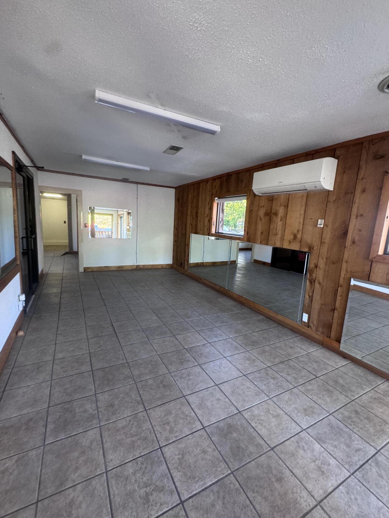 Photo 10 - Commercial Sale for sale – 729 S Neosho Boulevard  Neosho, MO
