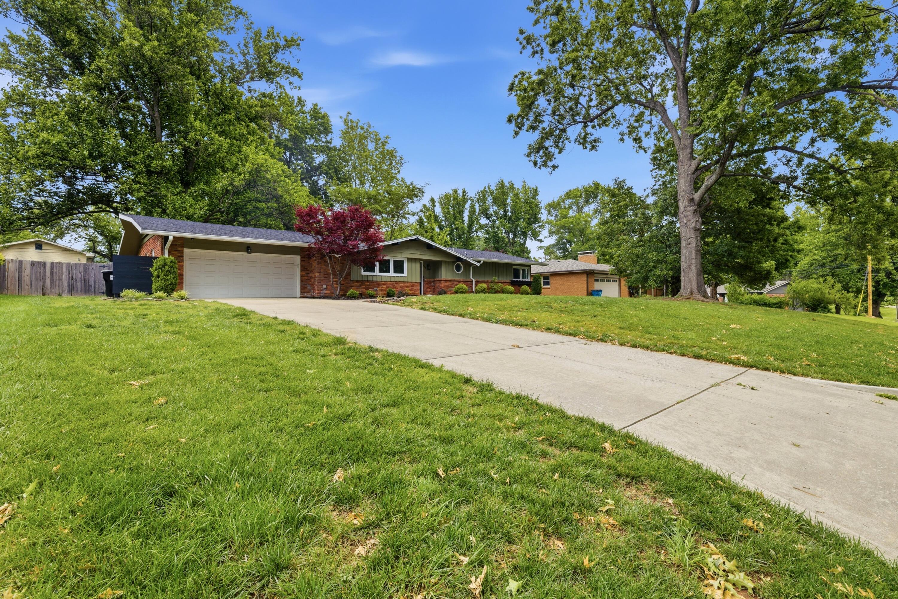 Photo 3 - Residential for sale – 2723 E Glenwood Street  Springfield, MO