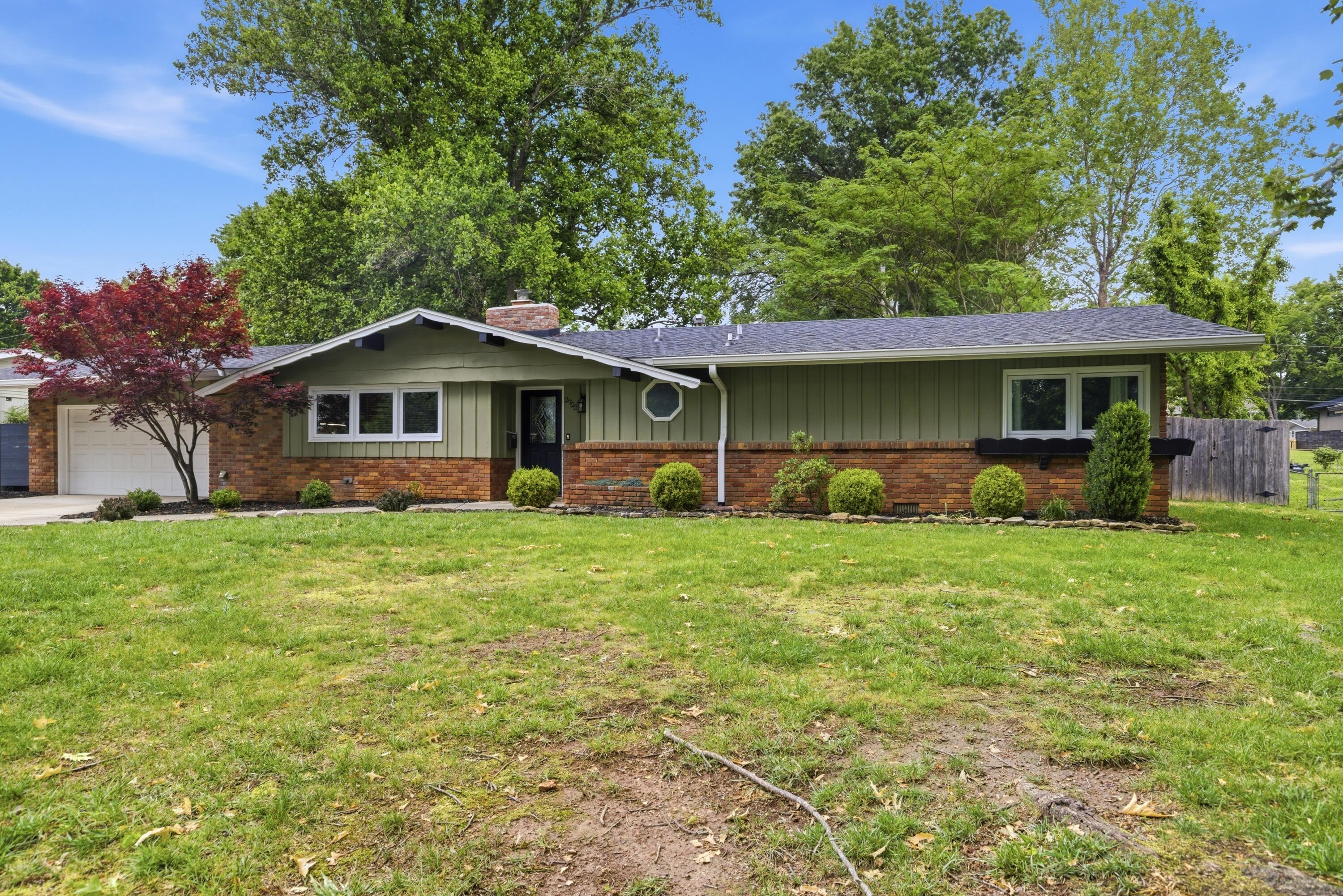 Photo 2 - Residential for sale – 2723 E Glenwood Street  Springfield, MO