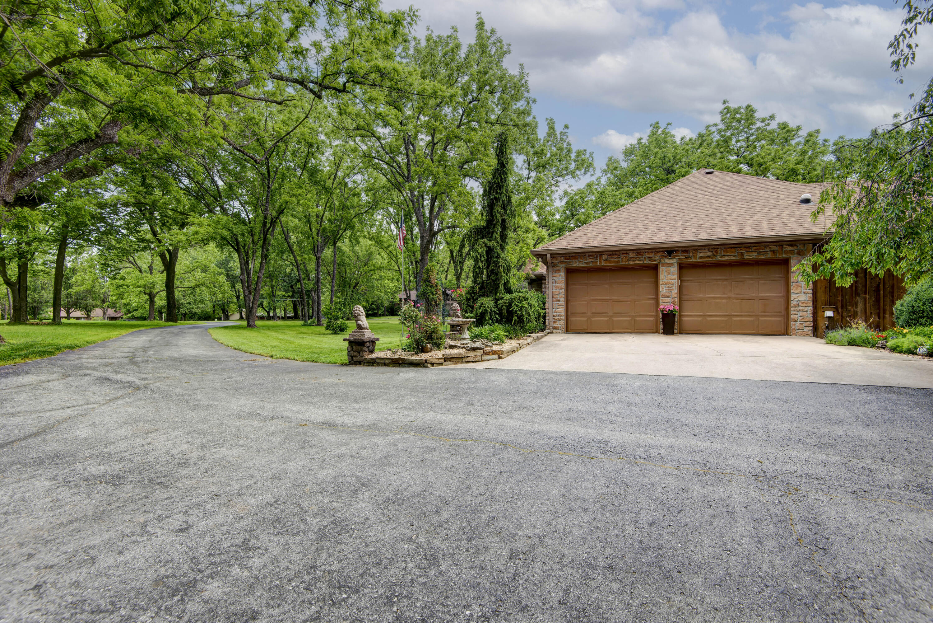 Photo 2 - Residential for sale – 5924 S Farm Road 181   Springfield, MO