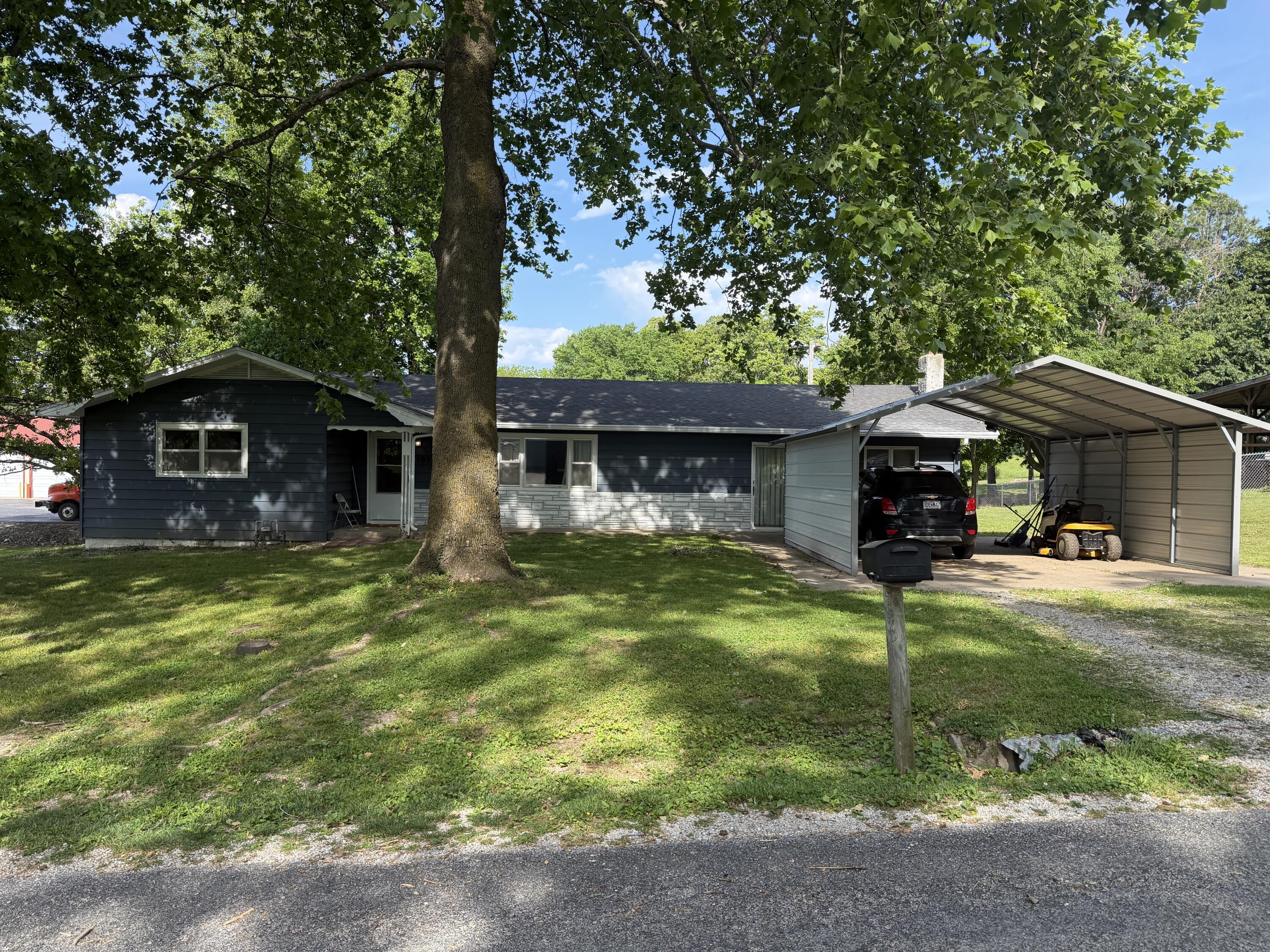 Photo 2 - Residential for sale – 105  Walker Court  Exeter, MO