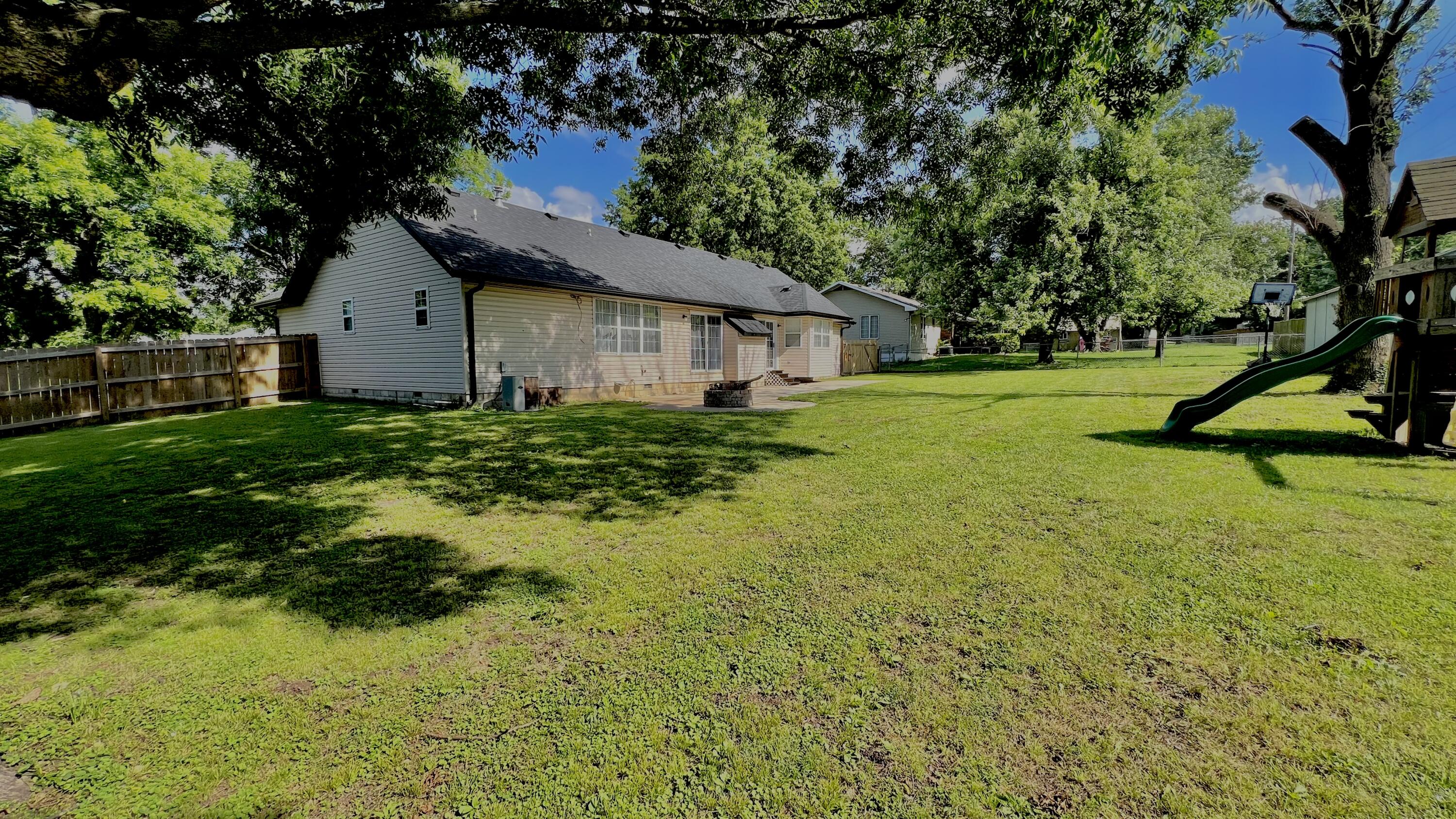 Photo 8 - Residential for sale – 603  Lakeview Drive  Aurora, MO