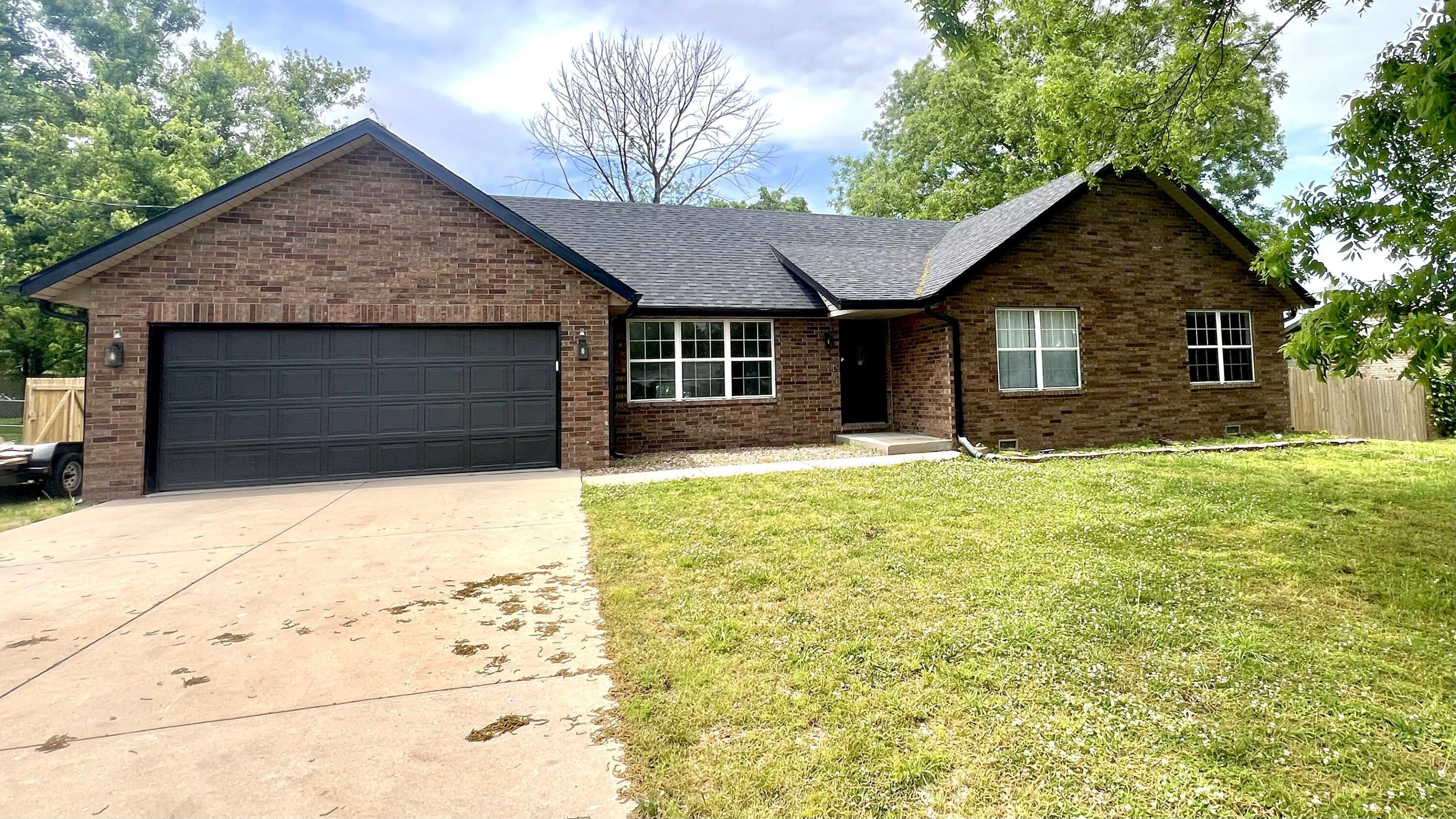 Photo 2 - Residential for sale – 603  Lakeview Drive  Aurora, MO