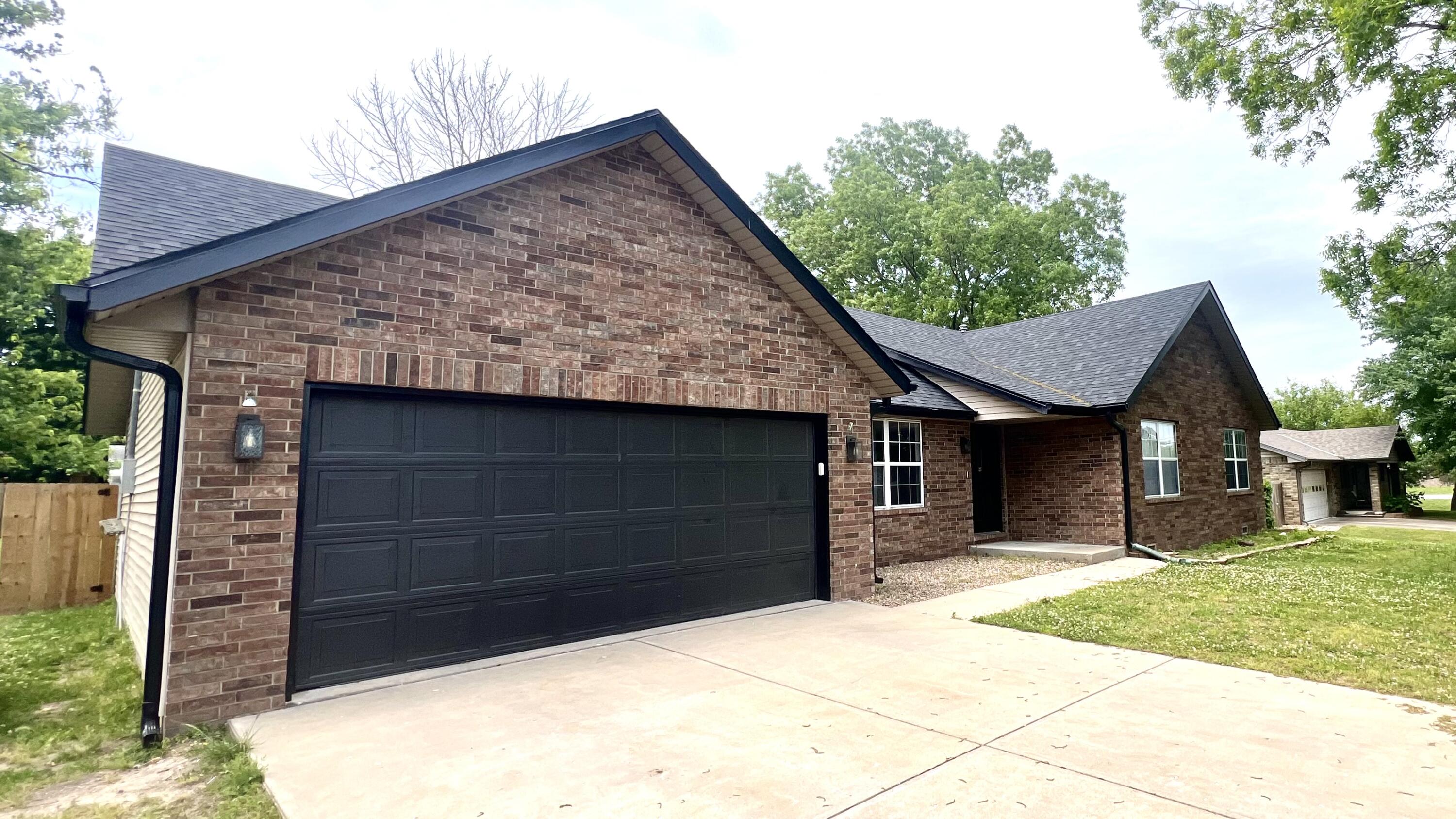 Photo 3 - Residential for sale – 603  Lakeview Drive  Aurora, MO
