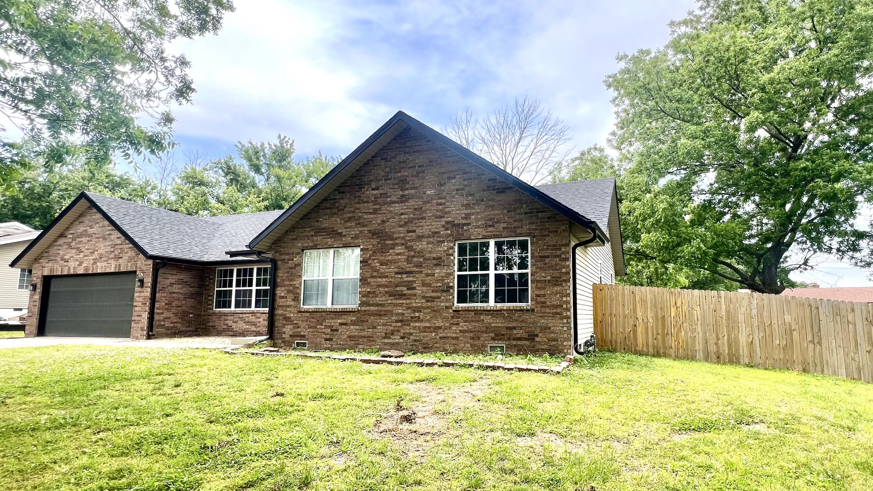 Photo 4 - Residential for sale – 603  Lakeview Drive  Aurora, MO