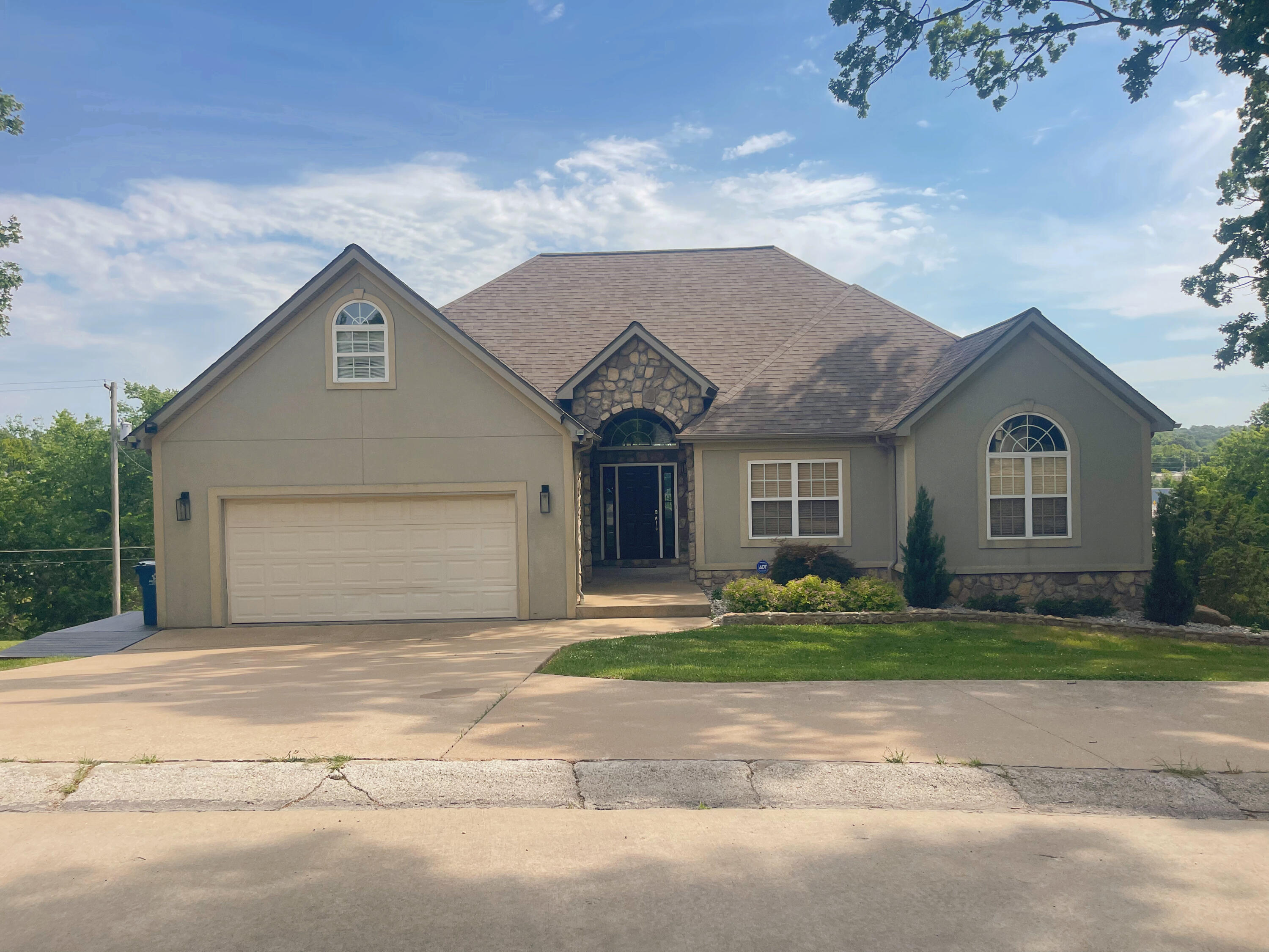 Residential for sale – 813  Roundup   Neosho, MO
