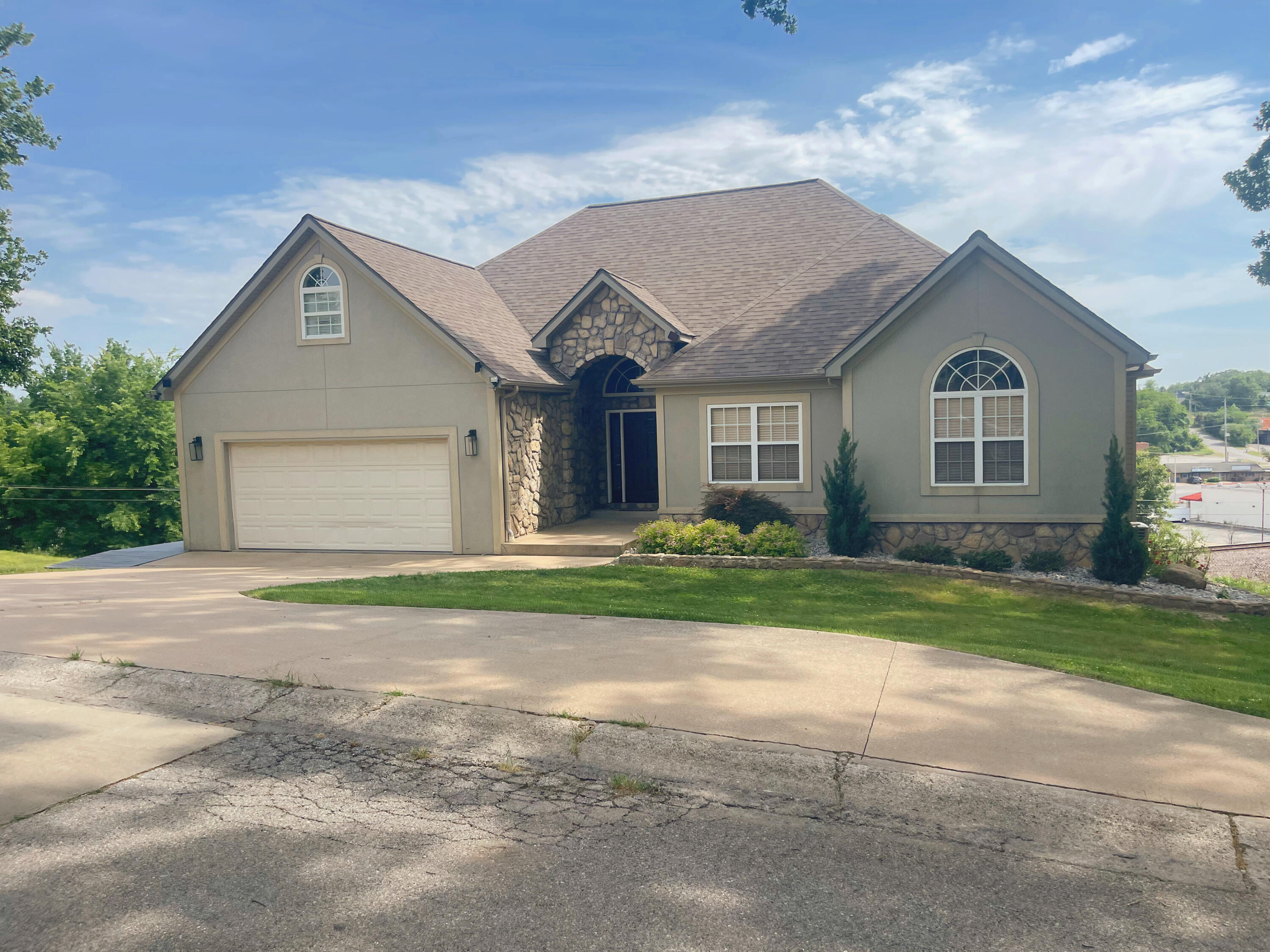 Photo 2 - Residential for sale – 813  Roundup   Neosho, MO
