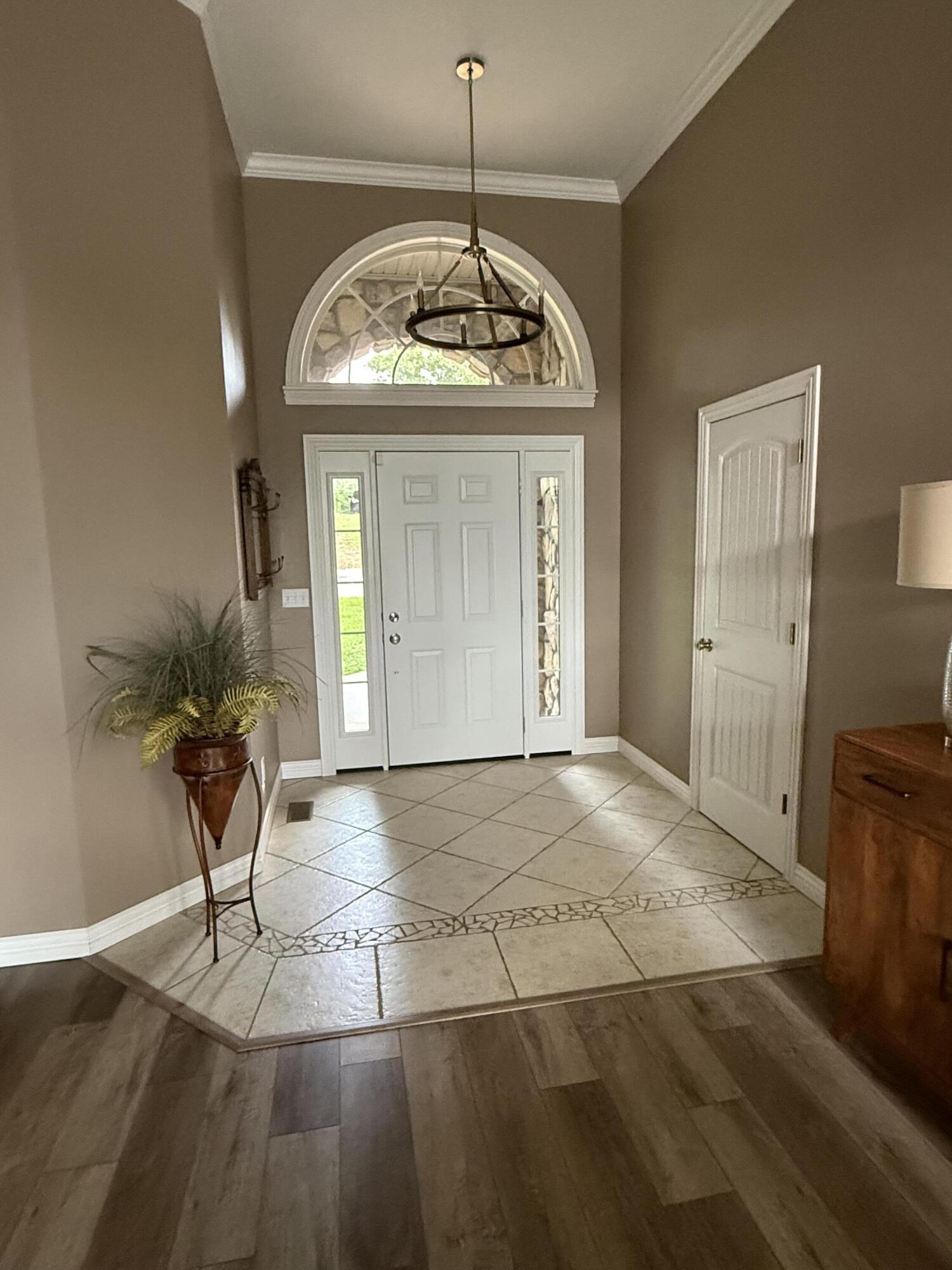 Photo 4 - Residential for sale – 813  Roundup   Neosho, MO