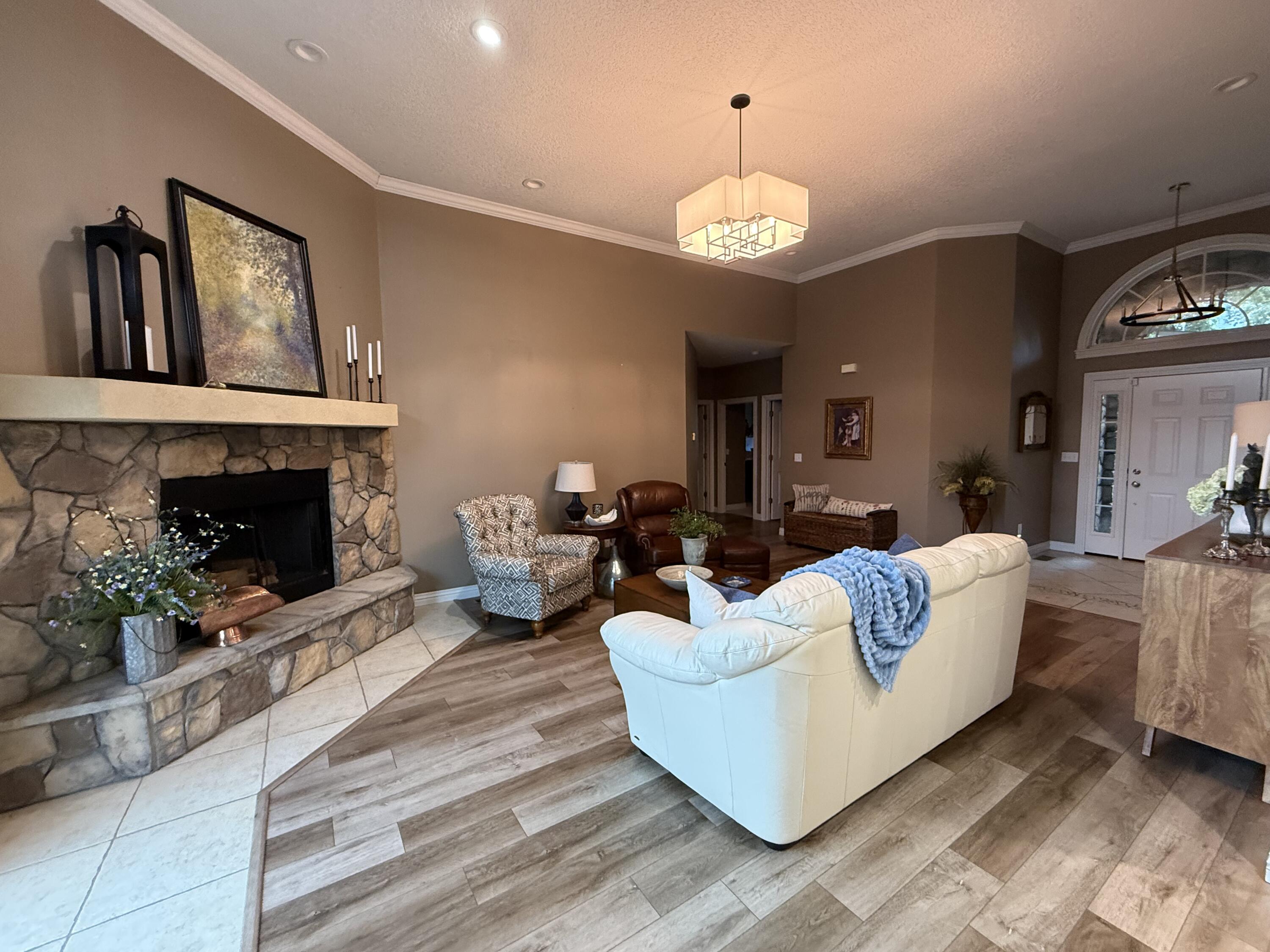 Photo 9 - Residential for sale – 813  Roundup   Neosho, MO