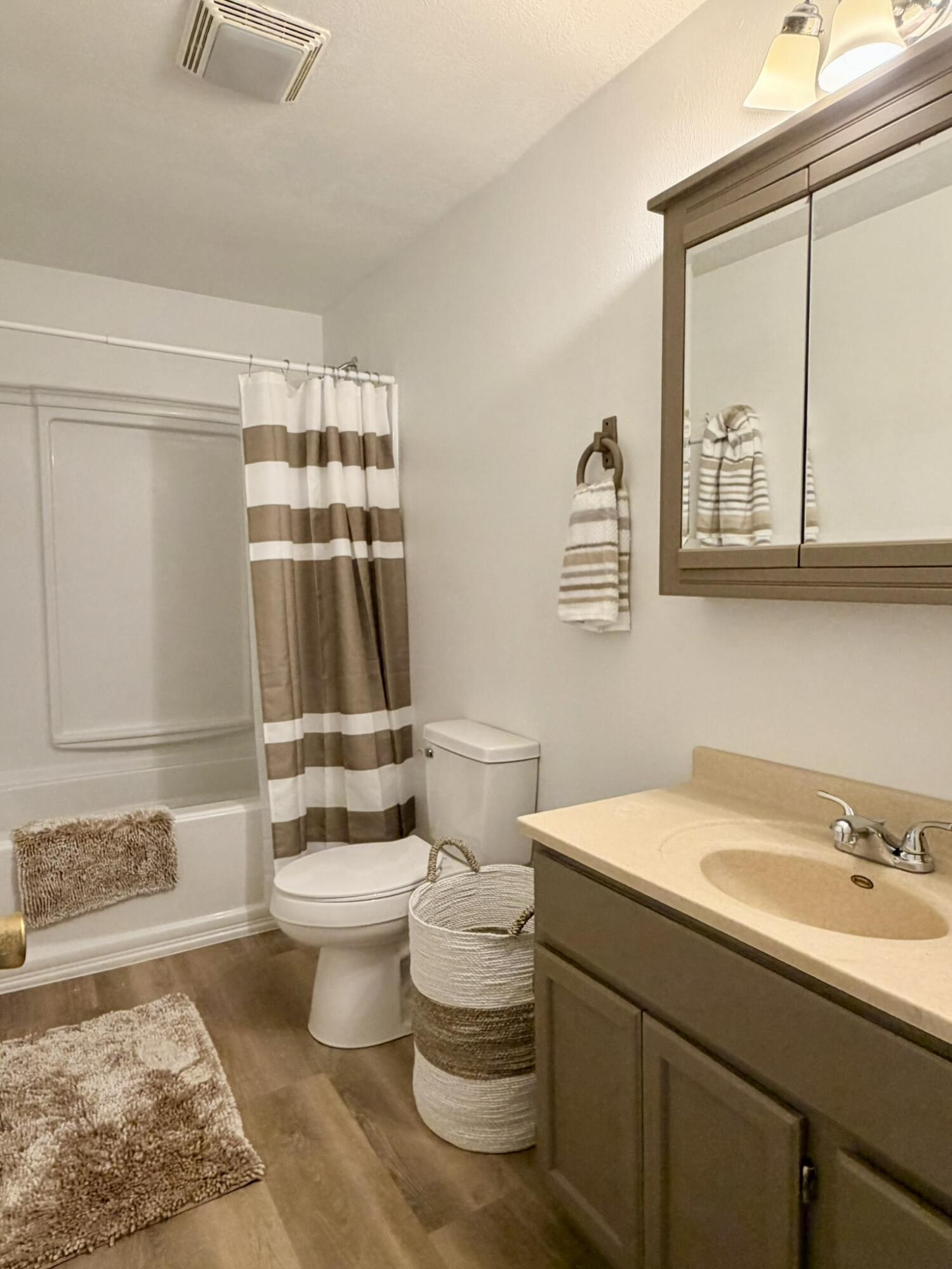 Photo 14 - Residential for sale – 904 S Oak Ridge Drive  Aurora, MO