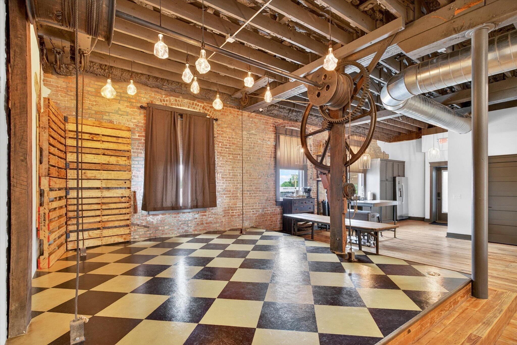 Photo 9 - Commercial Sale for sale – 107 S Main Street  Nixa, MO