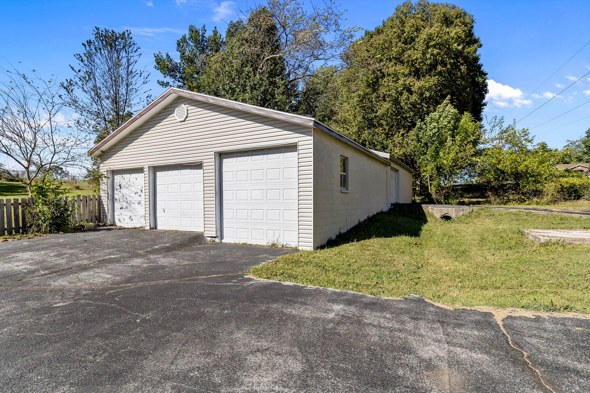Photo 63 - Residential for sale – 2829 W Ellison Drive  Springfield, MO