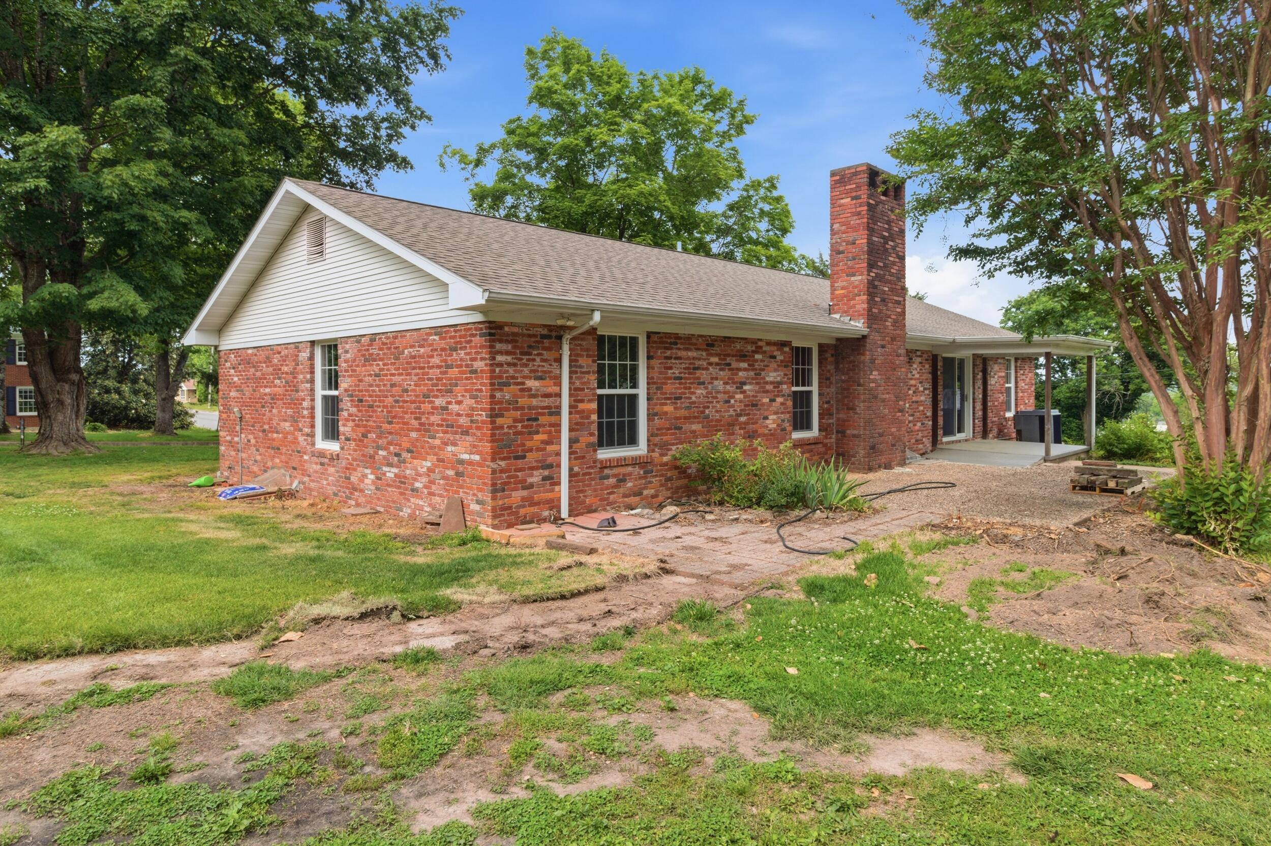 Photo 2 - Residential for sale – 1326 W Broadway Street  West Plains, MO