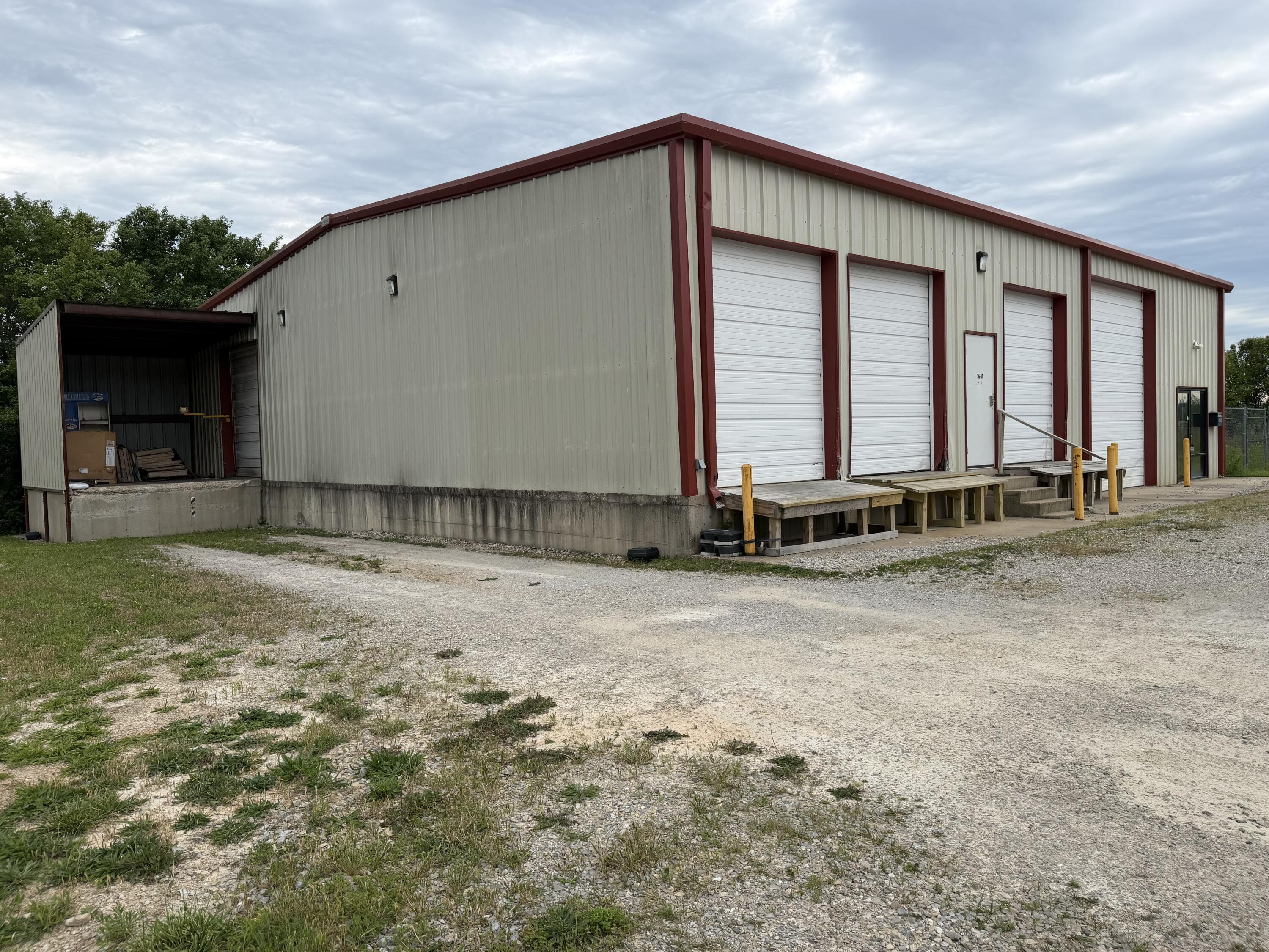 Photo 11 - Commercial Sale for sale – 1641/1643  Good Hard Drive  West Plains, MO