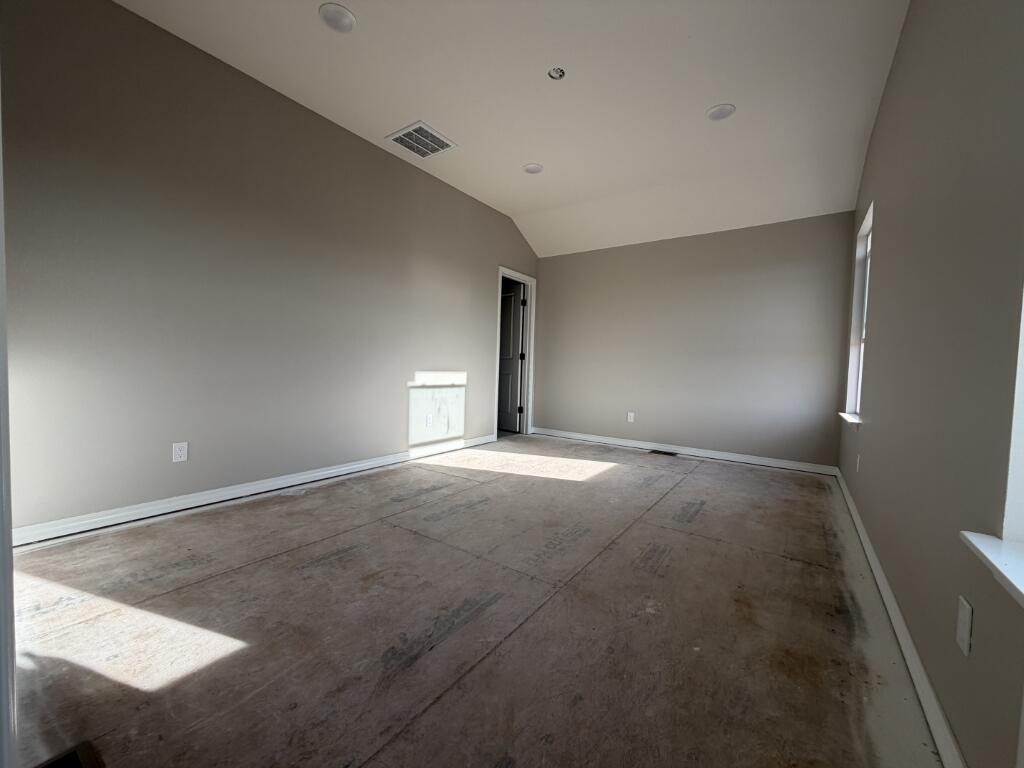 Photo 5 - Residential for sale – 439  Pebblestone Street  Sparta, MO