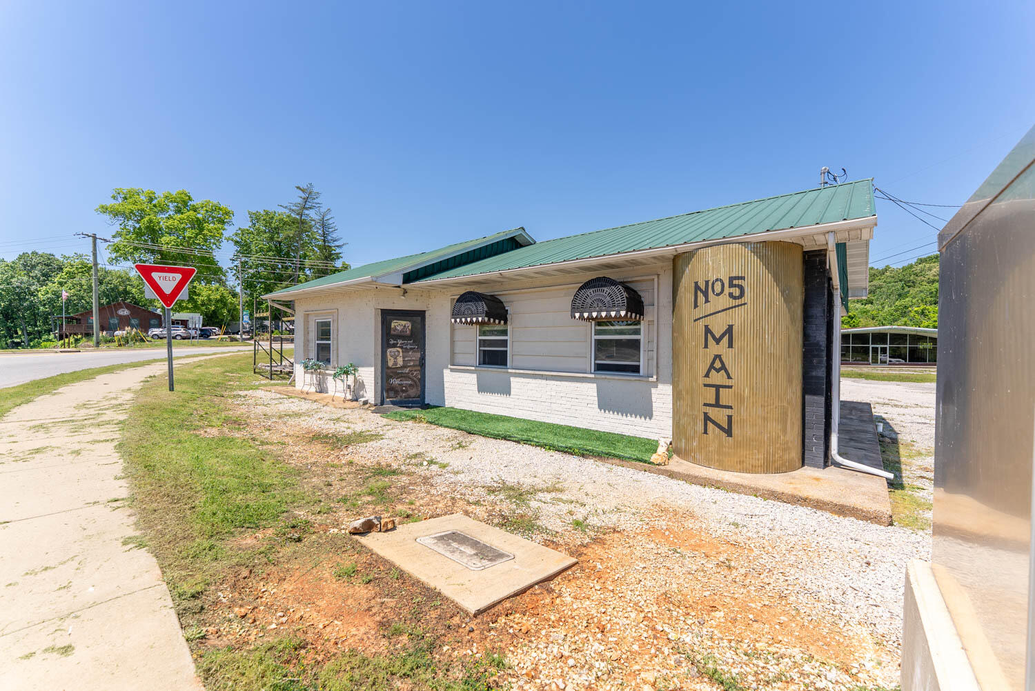 Photo 15 - Commercial Sale for sale – 15  Main Street  Mammoth Spring, AR