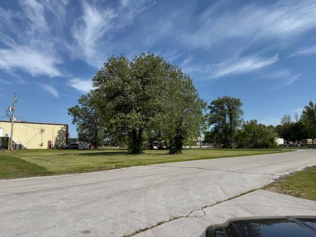 Photo 4 - Commercial Sale for sale – 522  Sycamore Avenue  Aurora, MO