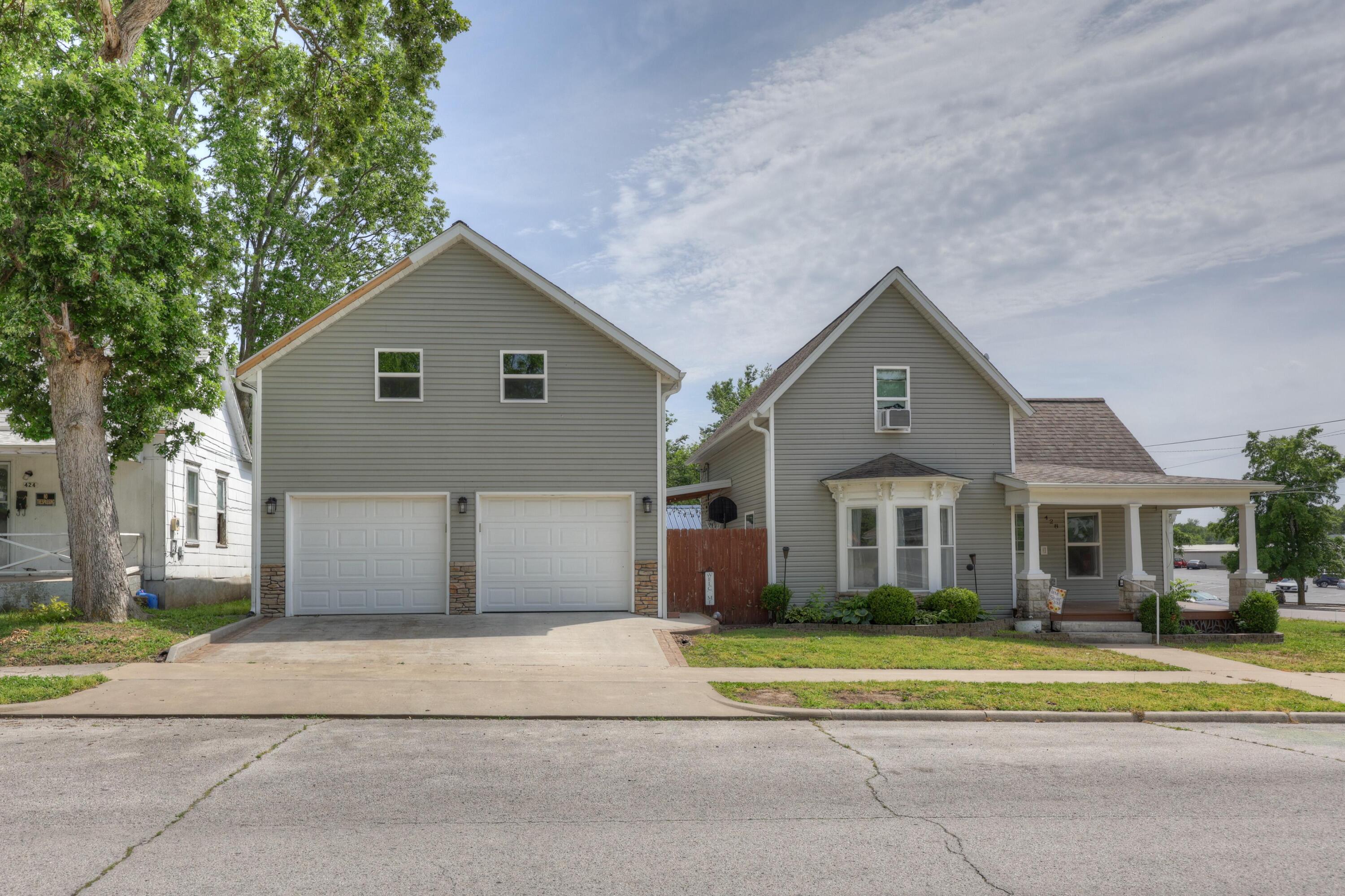 Photo 3 - Residential for sale – 428 W Vine Street  Carthage, MO