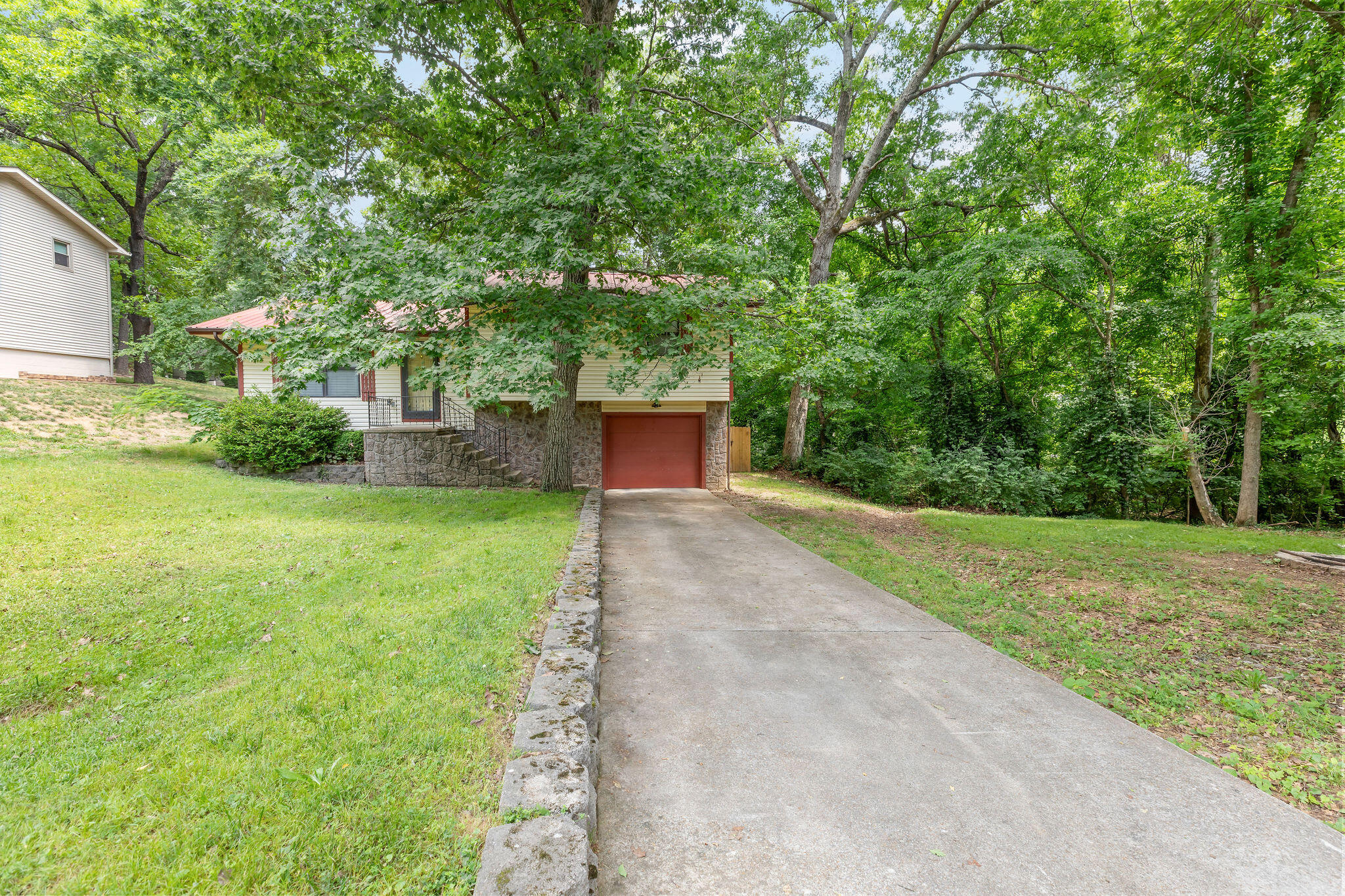 Photo 2 - Residential for sale – 610  Pocahontas Street  Branson, MO