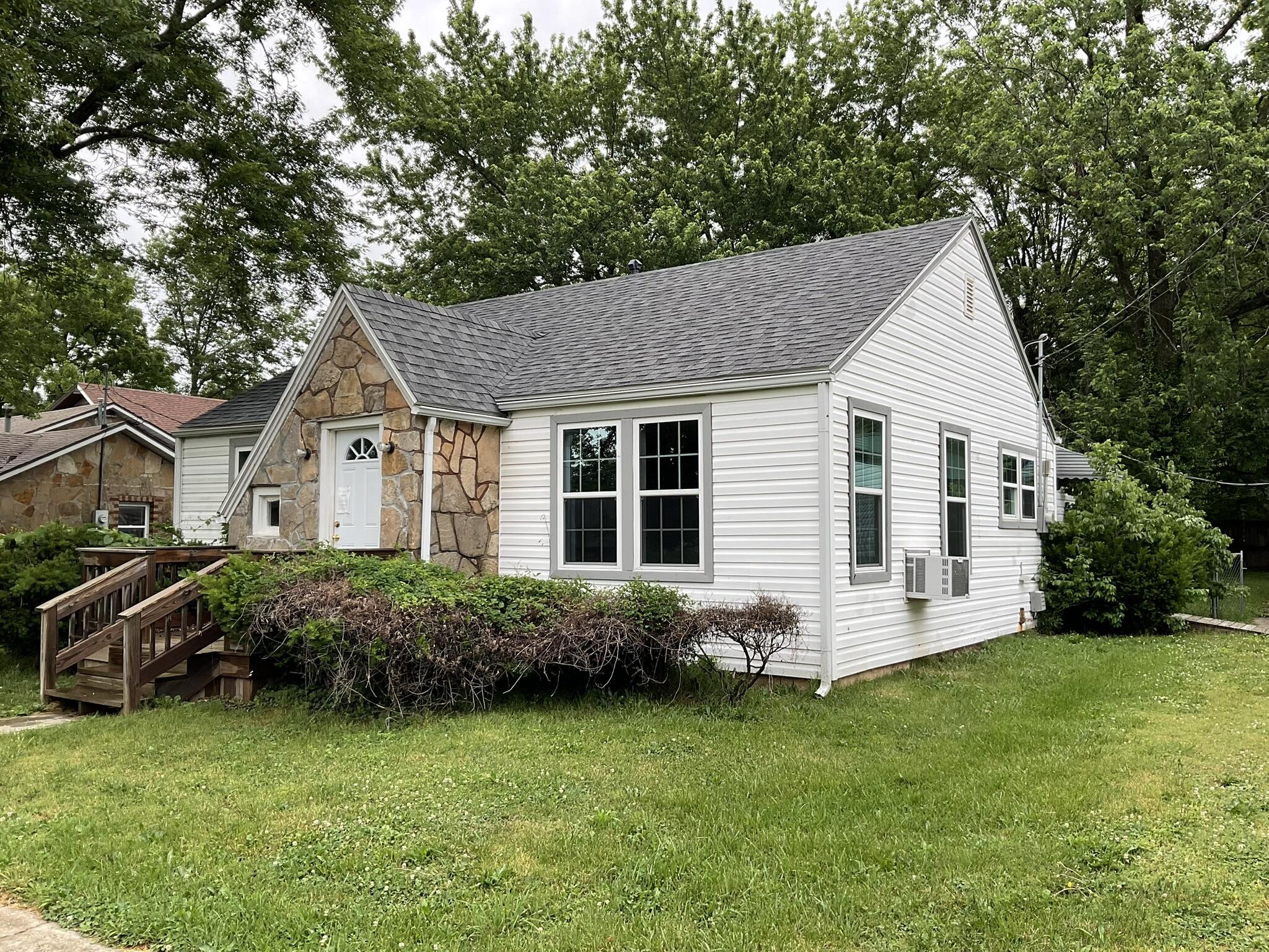 Photo 2 - Residential for sale – 410 N Division Street  Seymour, MO