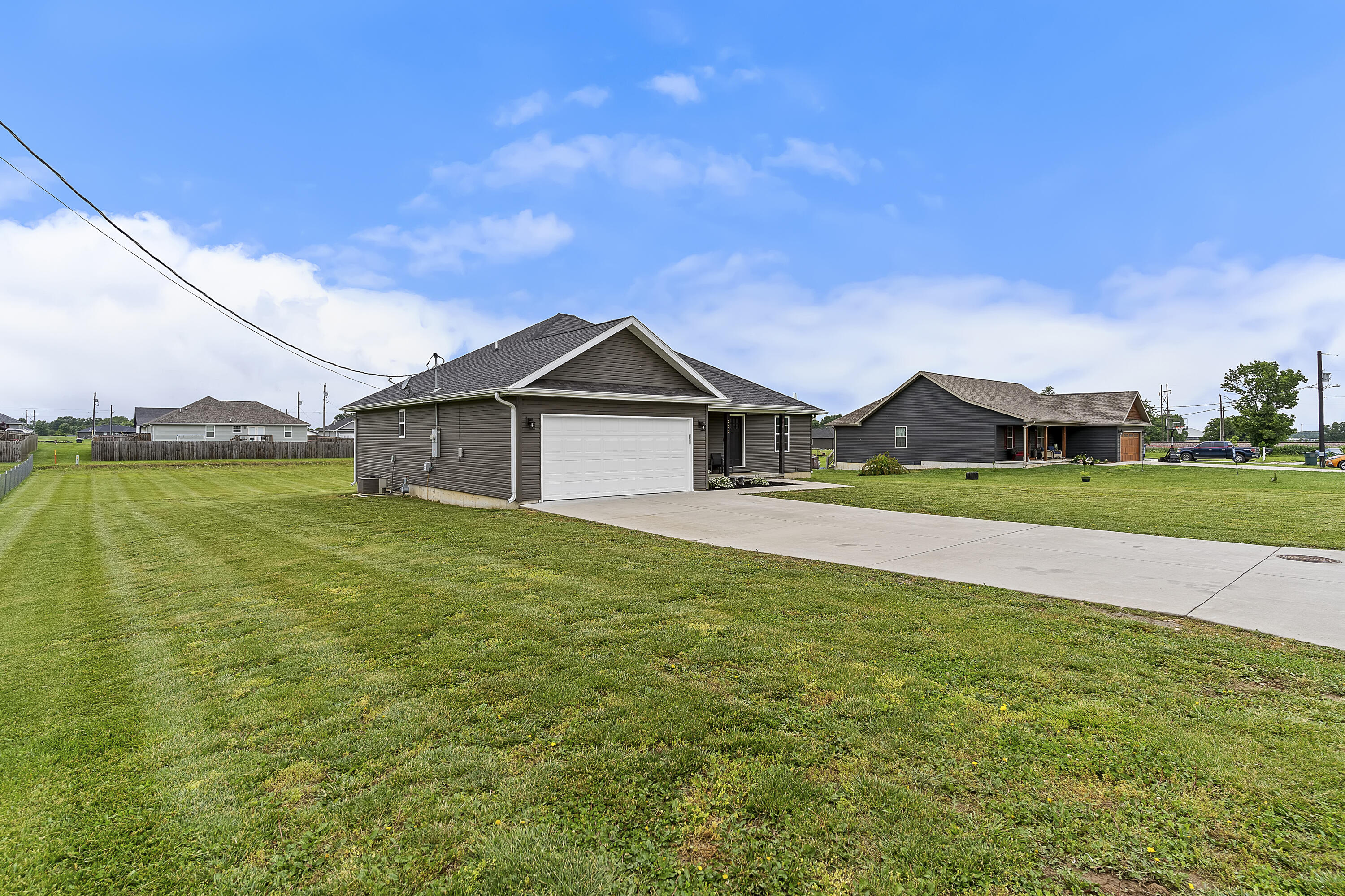 Photo 3 - Residential for sale – 233 N Karen Circle  Seymour, MO